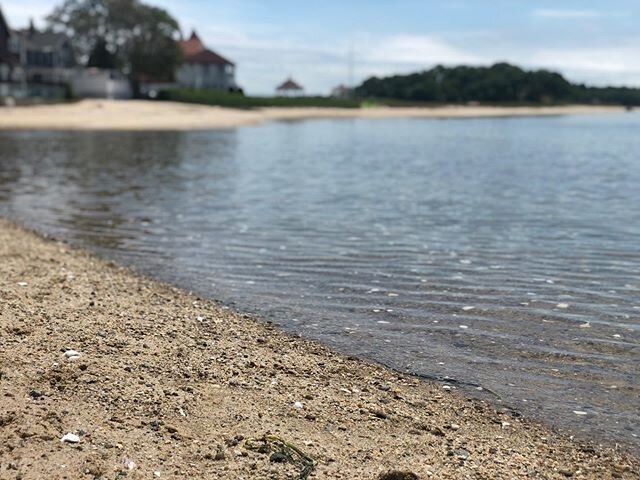 A serene afternoon at a small beach on the cape. .
.
.

#capecod #capecodlife #buzzardsbay #onset #catalina30 #morning #morningmotivation #fridayvibes #ocean #beach #walk #sailing #sailinglife #sailingixion #sailors #sailboat #sailboatlife #sailboatl