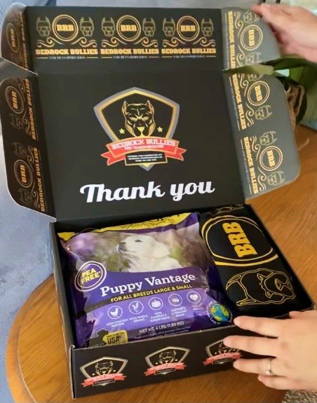 What's inside? *Dog food, BRB T-shirt, x2 collapsible dog dishes, tennis ball or dog toy, puppy pads, folder with documents, Vaccination records, etc. *(content may vary)