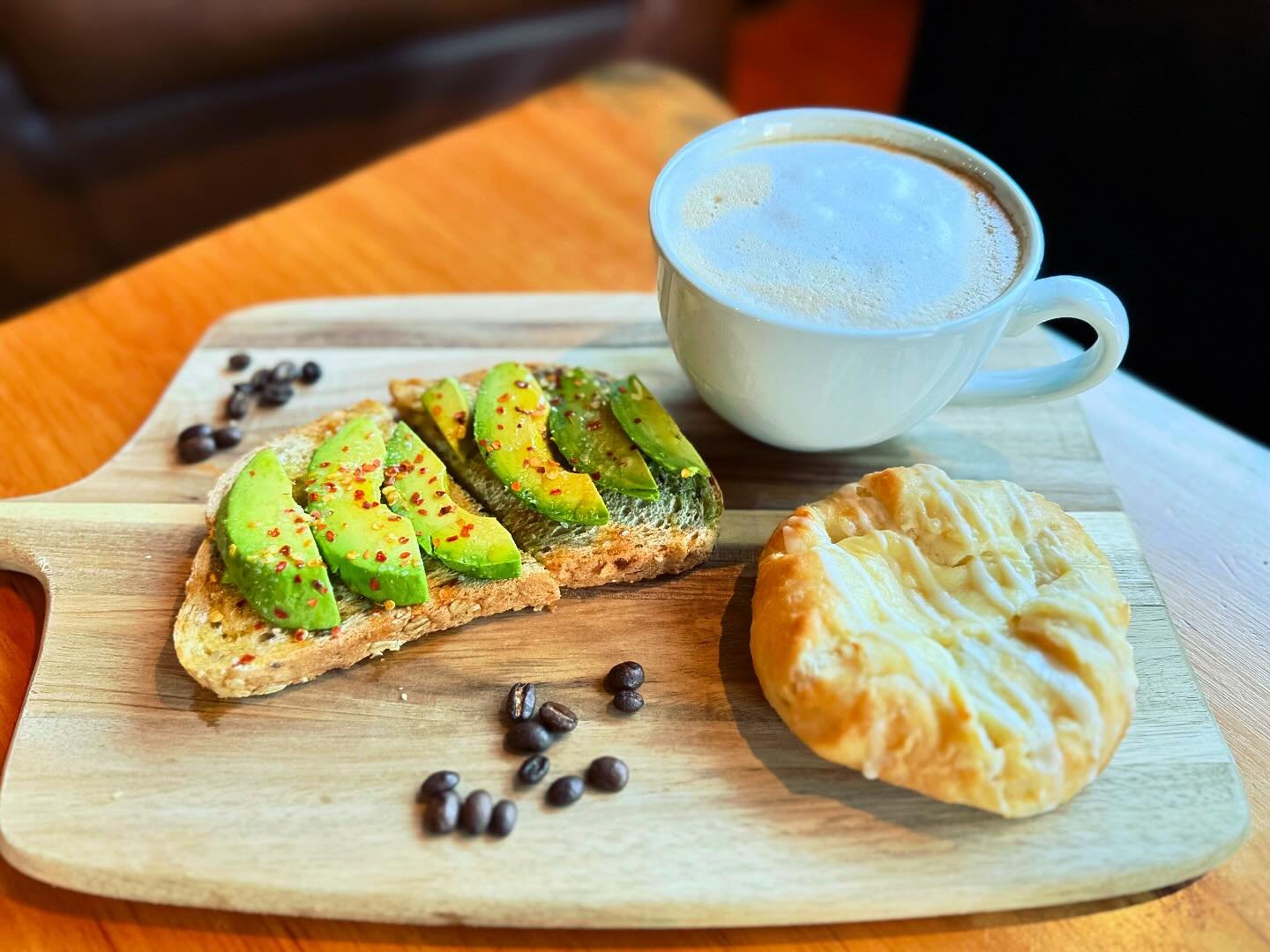 Happy Tuesday morning ☕️🥯🥑. Get out and enjoy this beautiful day #springtime #coffeetime #morningvibes #avocadotoast #danishpastry #breakfastideas