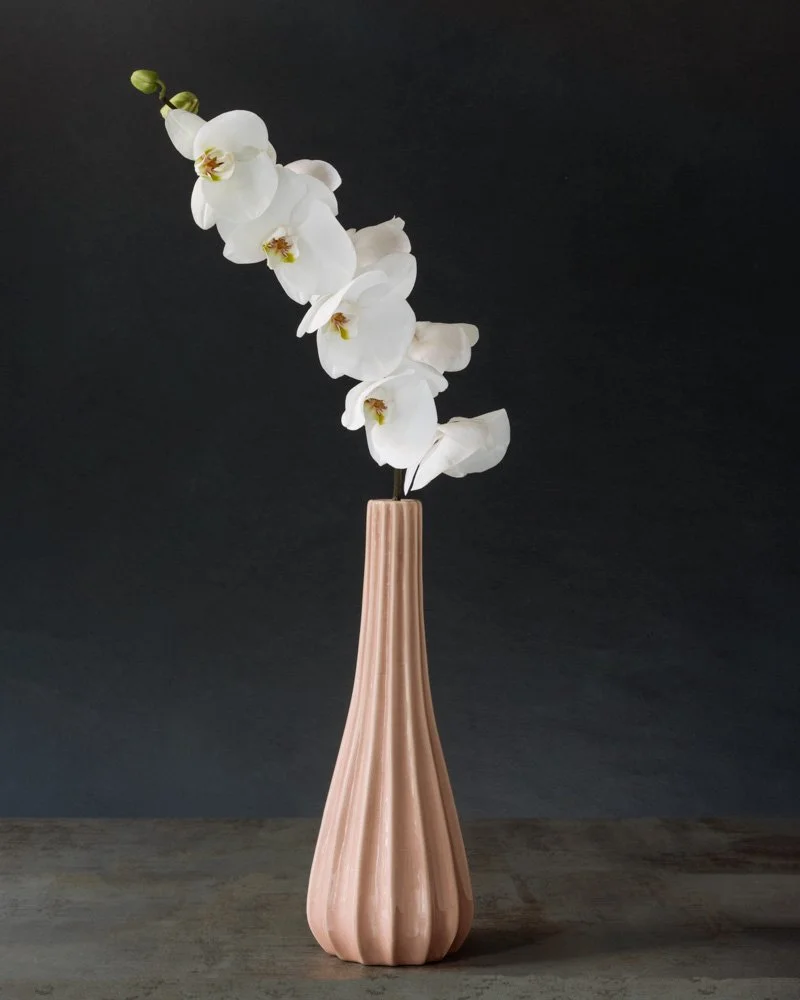 Orchid in a pink vase_MG_5929-bewerkt-2-2.jpg