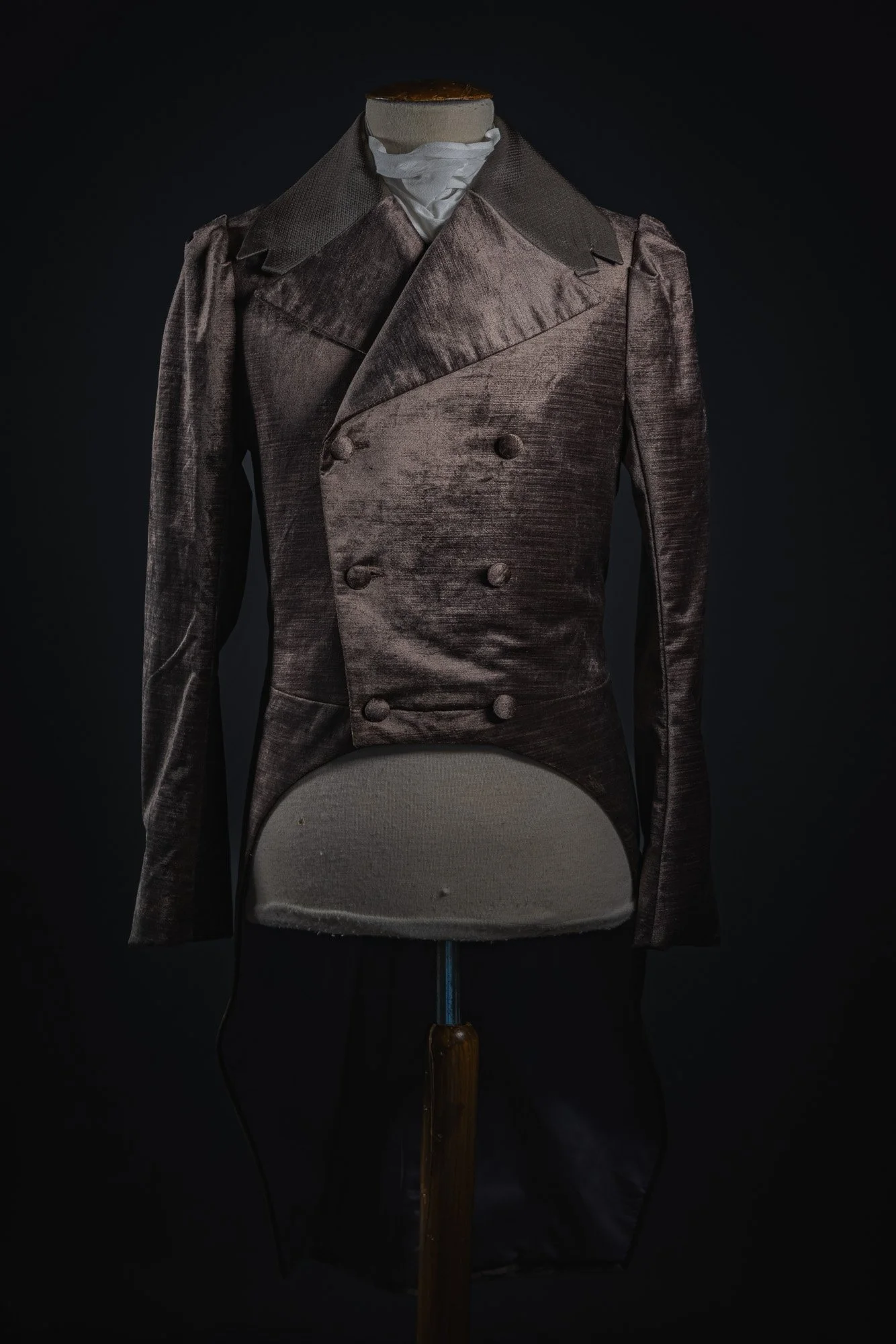 [Eug&egrave;ne On&eacute;guine - Op&eacute;ra National de Paris]

Hier soir avait lieu la 1&egrave;re repr&eacute;sentation de l'op&eacute;ra de Tcha&iuml;kovski &agrave; @opera.garnier mis en sc&egrave;ne par @ralphfiennes_world  dont la cr&eacute;a