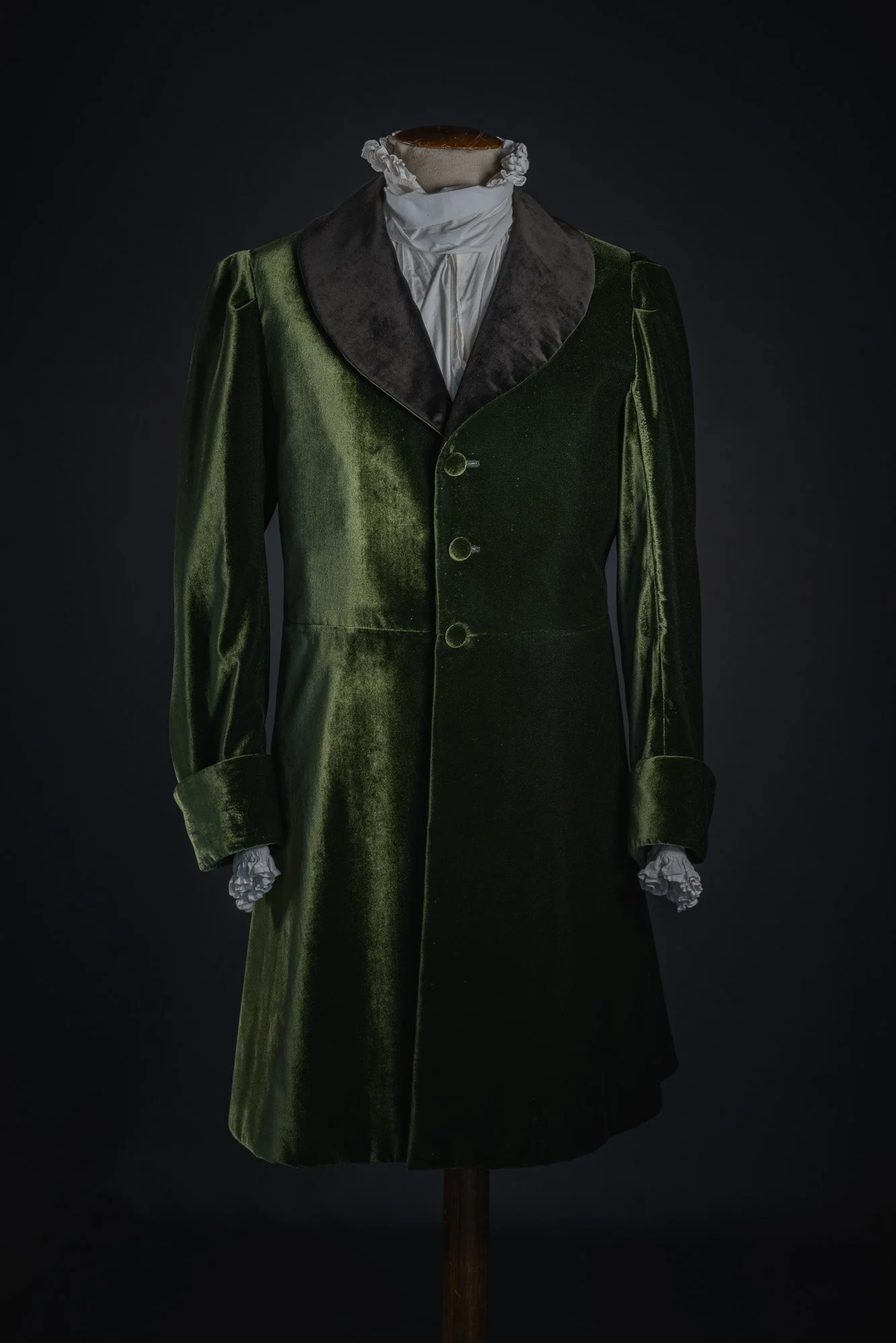 [Eug&egrave;ne On&eacute;guine - Op&eacute;ra National de Paris]

Hier soir avait lieu la 1&egrave;re repr&eacute;sentation de l'op&eacute;ra de Tcha&iuml;kovski &agrave; @opera.garnier mis en sc&egrave;ne par @ralphfiennes_world  dont la cr&eacute;a