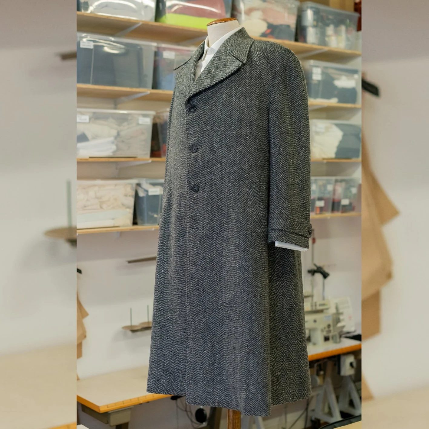 [LA BATAILLE DE GAULLE - L'AGE DE FER] - DE GAULLE

Manteau de ville raglan - De Gaulle

R&eacute;alisation @antoninbaudry

Cr&eacute;ation costumes @laurencechalou

Photo @graindetailles

#LaBatailleDeGaulle #tailleur #manteauraglan #DeGaulle