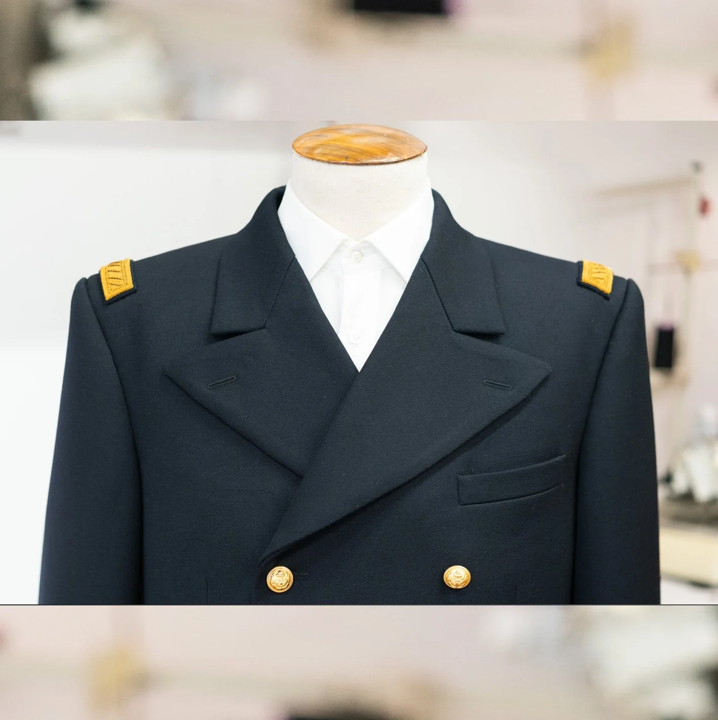 [LA BATAILLE DE GAULLE - L'AGE DE FER] MUSELIER

R&eacute;alisation @antoninbaudry 
Cr&eacute;ation costumes @laurencechalou 

Photos @graindetailles
#LaBatailleDeGaulle #tailleur #uniforme