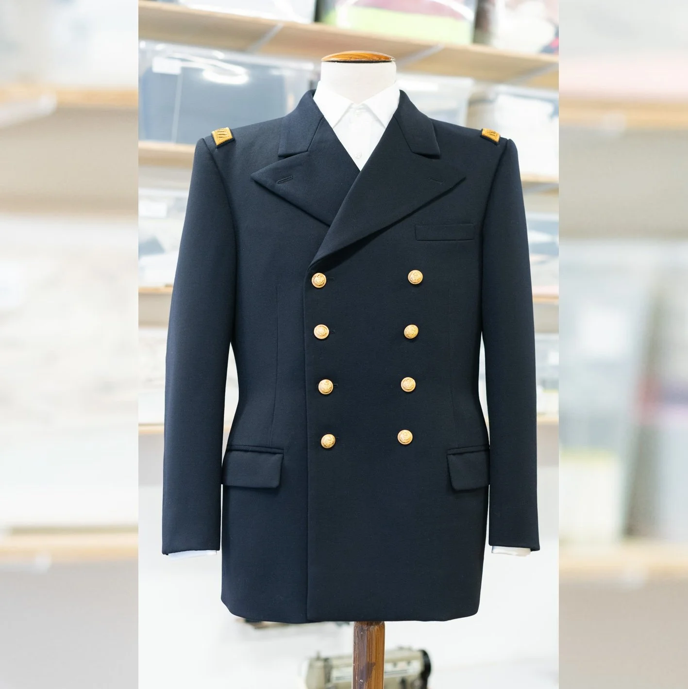 [LA BATAILLE DE GAULLE - L'AGE DE FER] MUSELIER

Cet &eacute;t&eacute; 2026, a enfin &eacute;t&eacute; d&eacute;voil&eacute; de diptyque De Gaulle, r&eacute;alis&eacute; par @antoninbaudry et dont les magnifiques costumes sont sign&eacute;s @laurence