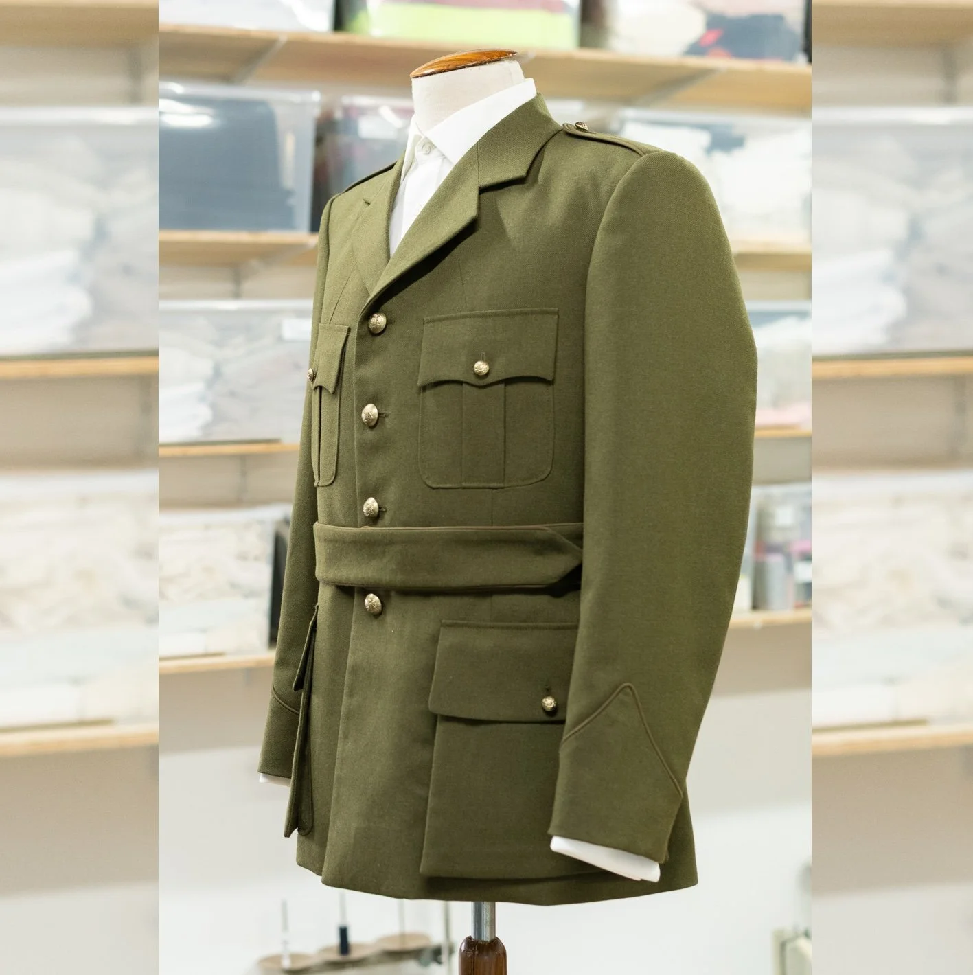 [LA BATAILLE DE GAULLE - L'AGE DE FER] SPEARS

Uniforme Britannique coup&eacute; et r&eacute;alis&eacute; par @graindetailles pour le r&ocirc;le d' Edward Spears interpr&eacute;t&eacute; par Anthony Calf

R&eacute;alisation @antoninbaudry 
Costumes @