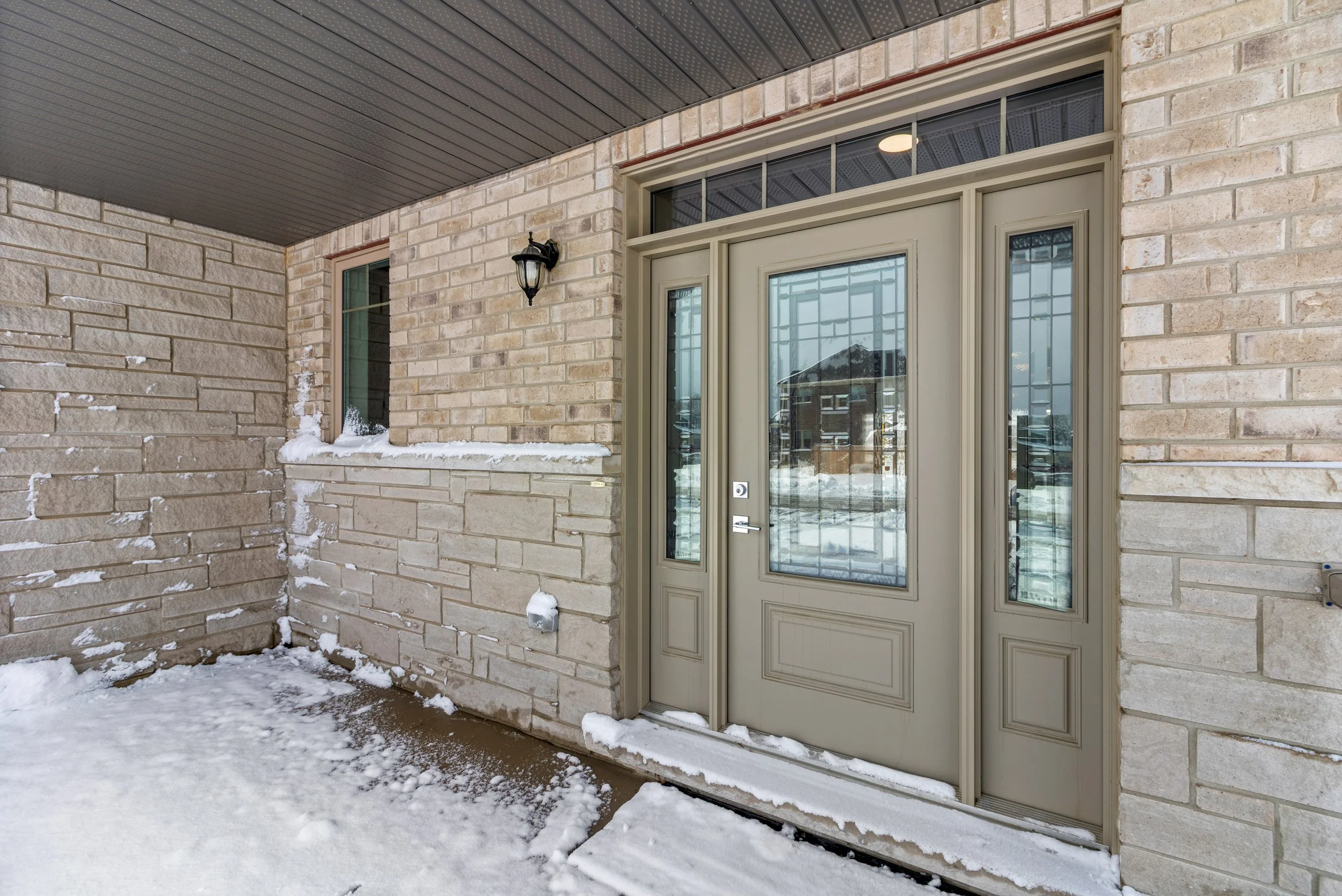 007_160_Eccles_Ave_IMG_4117_lg.jpg