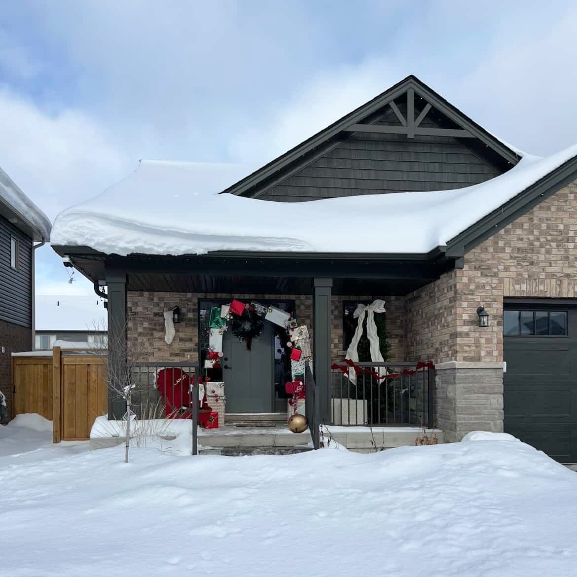 Looking forward to a festive afternoon with the Carriage Crossing community! 🎅🏻🎄 The party kicks off Saturday, December 13th at 2 PM at 105 Eccles Avenue. 

Thanks for sending photos of your beautiful decor @chelseatoonders! 

#sunvalehomes #carri