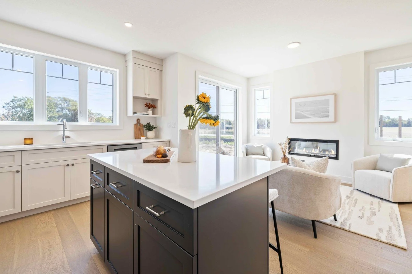 Warmest welcome to our newest homeowners during this chilly week! ❄️ Congratulations on your beautiful new home.

 #SunvaleHomes #PoplarTrails #Townhomes #NewHomeBuilder #Collingwood #TownOfCollingwood