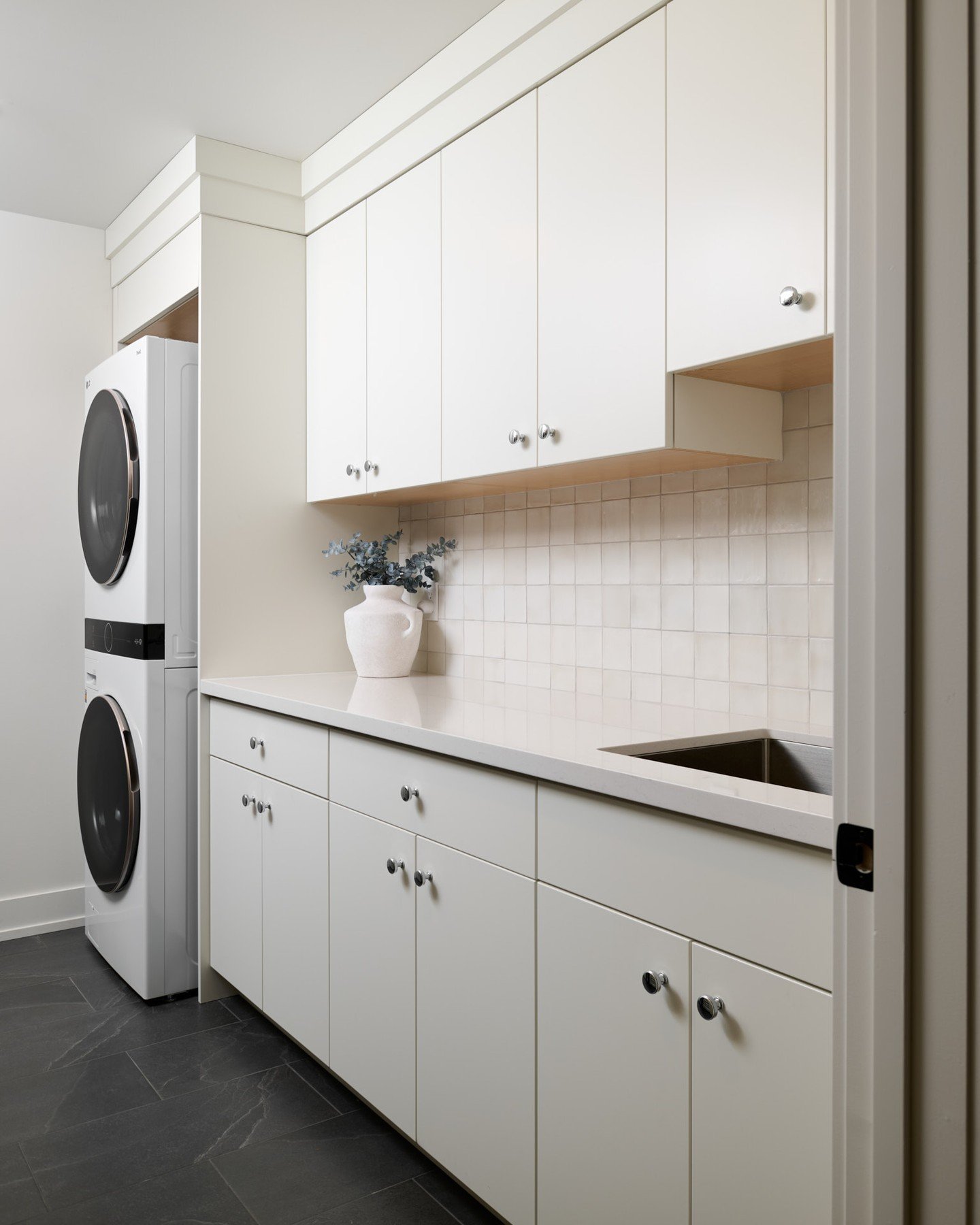 Monday design inspiration ✨ This customized laundry room was designed to have optimal storage space &amp; a clean, inviting aesthetic.

Cabinetry: @barzottiwoodworking 
Photography: @brandonmarshphoto 

 #SunvaleHomes #DesignInspiration #InteriorDeco