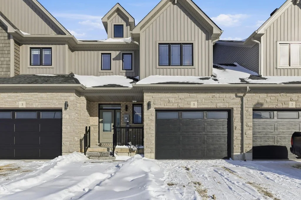 Looking for a new home in Collingwood? This could be it!

5 Swain Crescent
$705,900
1556 sq ft, 3 bedroom/ 2.5 bathroom

Inquire to learn more!

https://www.sunvalehomes.com/5-swain-crescent-collingwood

 #SunvaleHomes #PoplarTrails #Townhomes #NewHo