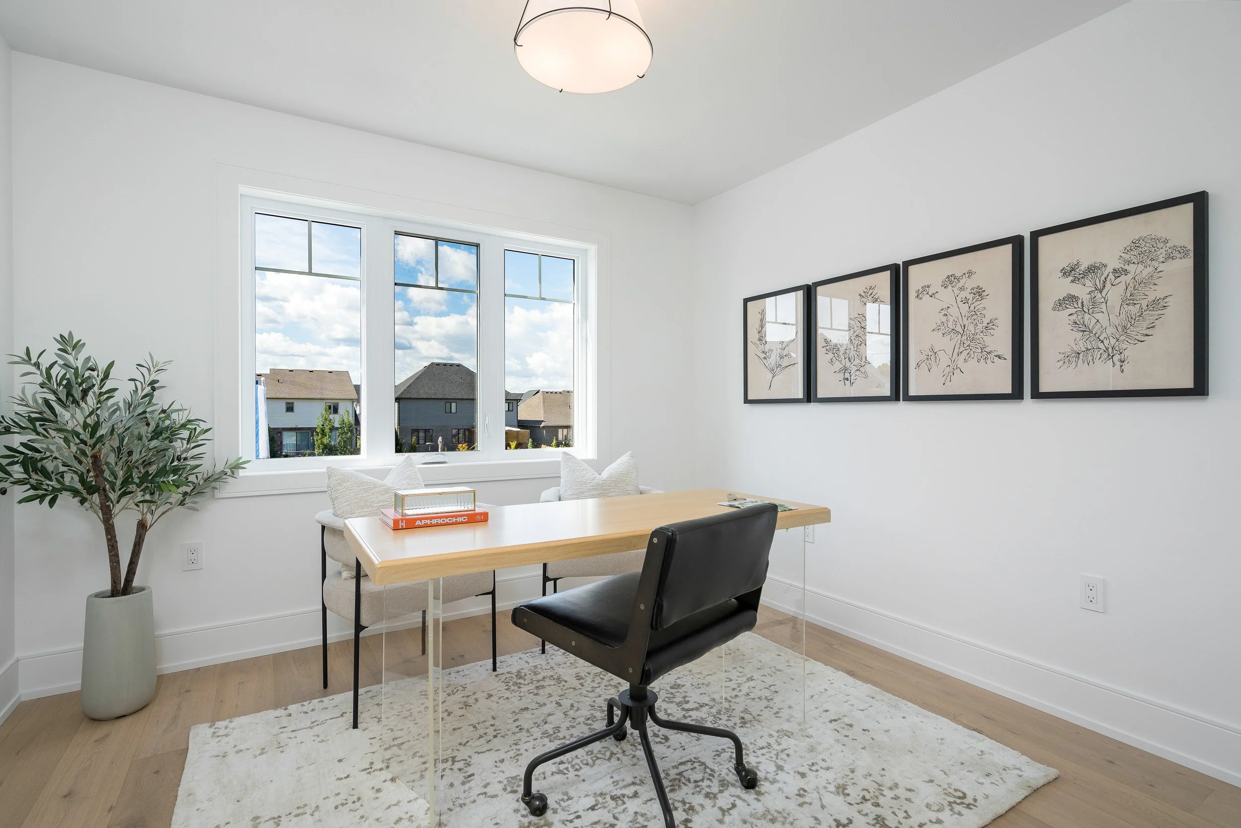 17 Swain Crescent Web (49).jpg