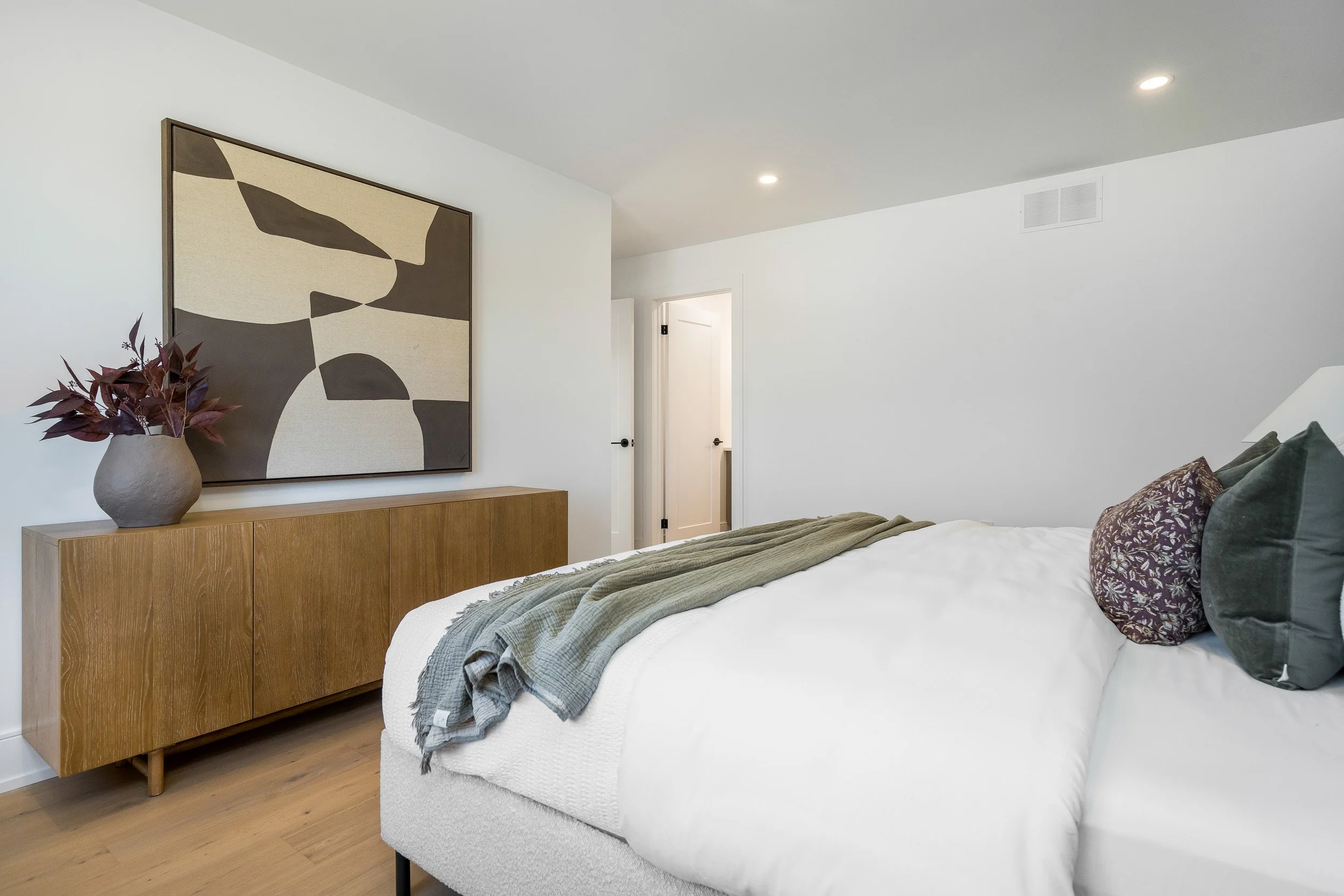 17 Swain Crescent Web (42).jpg