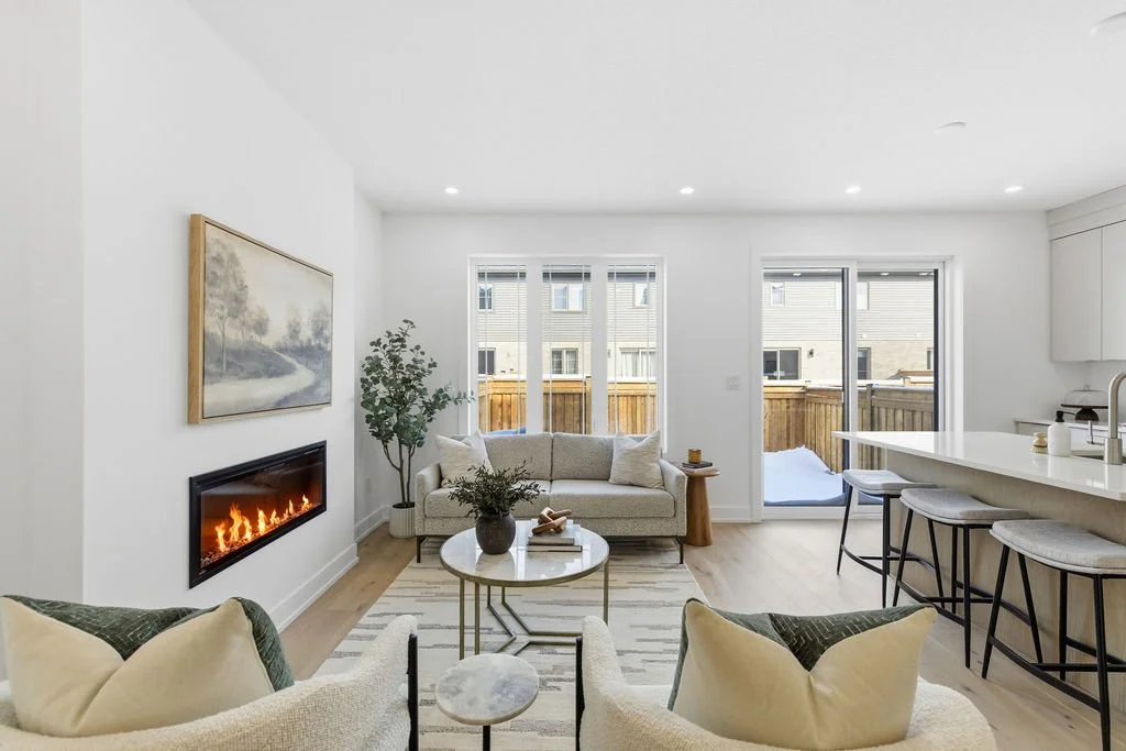 Winter has returned! ❄️ Wishing everyone a wonderful weekend enjoying the fresh snow and keeping cozy by the fire.

Photo featuring our Forest Model in Poplar Trails.

 #SunvaleHomes #Collingwood #Durham #NewHomeBuilder #CarriageCrossingCommunity #Po