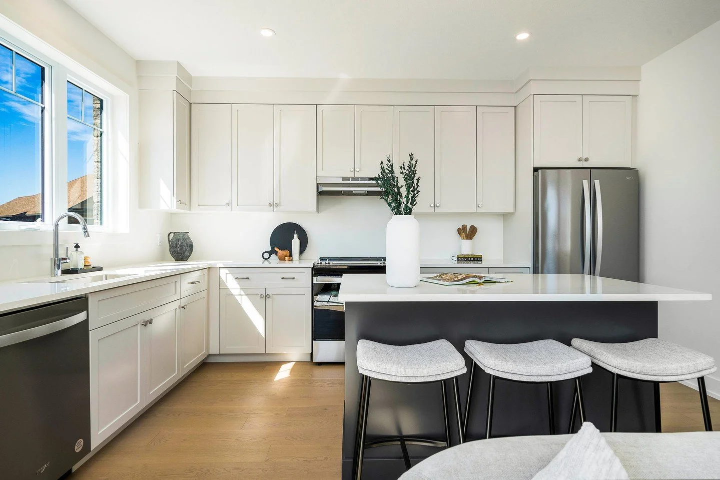 Take advantage of our $40,000 Luxury Bonus Upgrade Package before it expires on June 1st!

At Poplar Trails in Collingwood only, this package adds an amazing value to your pre construction home:
&bull; Stained Oak Stairs with Oak Landings
&bull; Quar