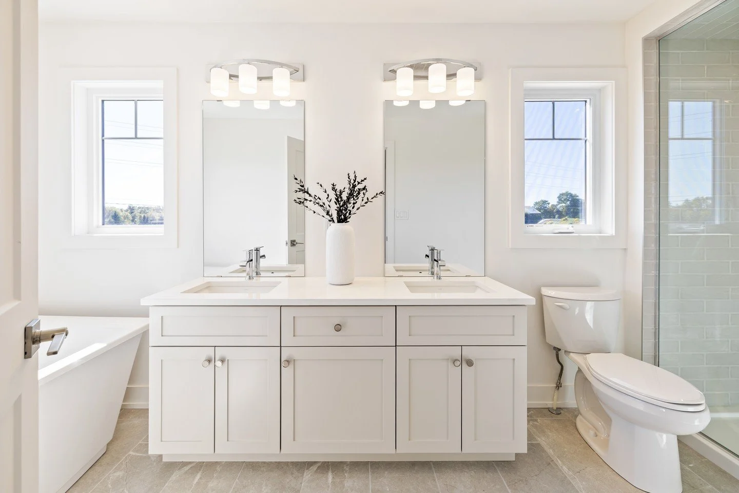 It's our final weekend of the $40,000 Bonus Package in Collingwood, expiring June 1st!

Pictured here are the quartz countertops, custom shower glass &amp; upgraded trim, interior door and handles included 👀

Visit our website or showroom to learn m