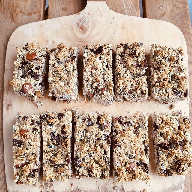 When you find out last min it&rsquo;s a friend&rsquo;s birthday in lockdown what to make with ingredients in stock? Made these in literally 5 mins plus baking time. Breakfast Bars @nigellalawson slightly adapted (extra nuts and seeds and dried fruit)