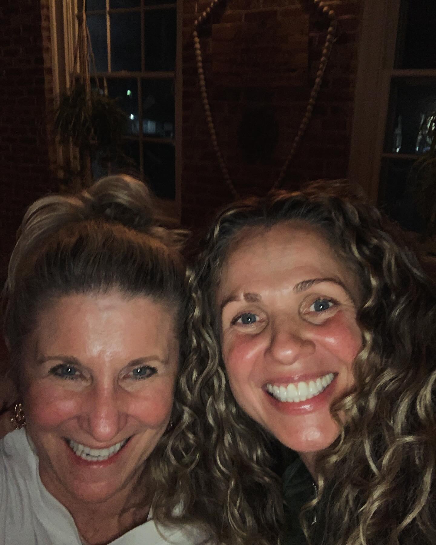 Had a wonderful time last Friday evening with one of my favorite yoga teachers. Sean&rsquo;s Corn&rsquo;s class was amazing and she invited all of us to a place of transformation that was profound. Thank you @seanecorn! #seanecornyoga #transformative