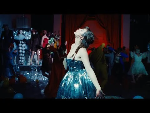 Laufey - Silver Lining (Official Music Video)