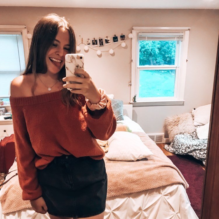 mood bc I just hit 1,000 followers!!! I&rsquo;ve put so much work into coming up with content this past month along with finishing the semester at penn state strong. thank u so much for supporting me and my covers it means the world to me &lt;3 
-
#m