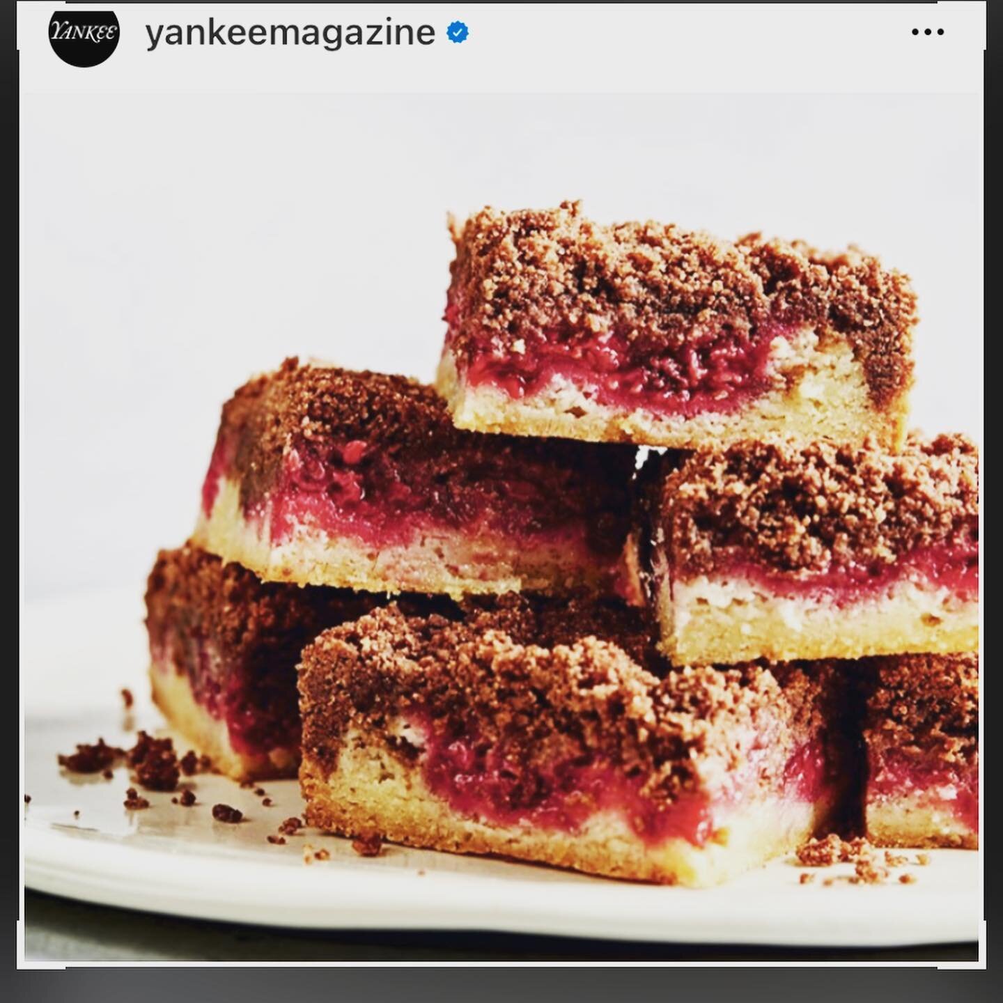 Look carefully&hellip;this is really about the amazing dessert recipe, but it&rsquo;s served up on a SOFTSET platter! Thank you @yankeemagazine and @catrinekelty for the field trip! 

#newengland 
#comfortfood 
#coastalhome 
#summerfood 
#mainemade 
