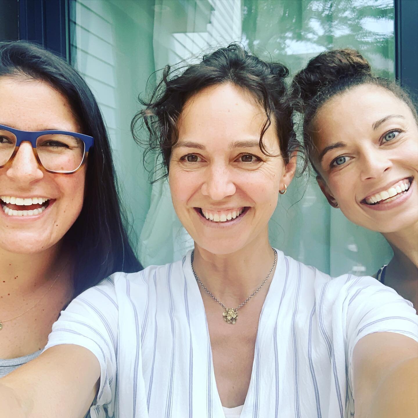 What else goes into a work day besides making pots? 
Lucky me- today I caught up with these 2 amazing women to talk about how we organise our makers spaces, and block out our schedules when we work for ourselves. We are feeling pretty great that @cei