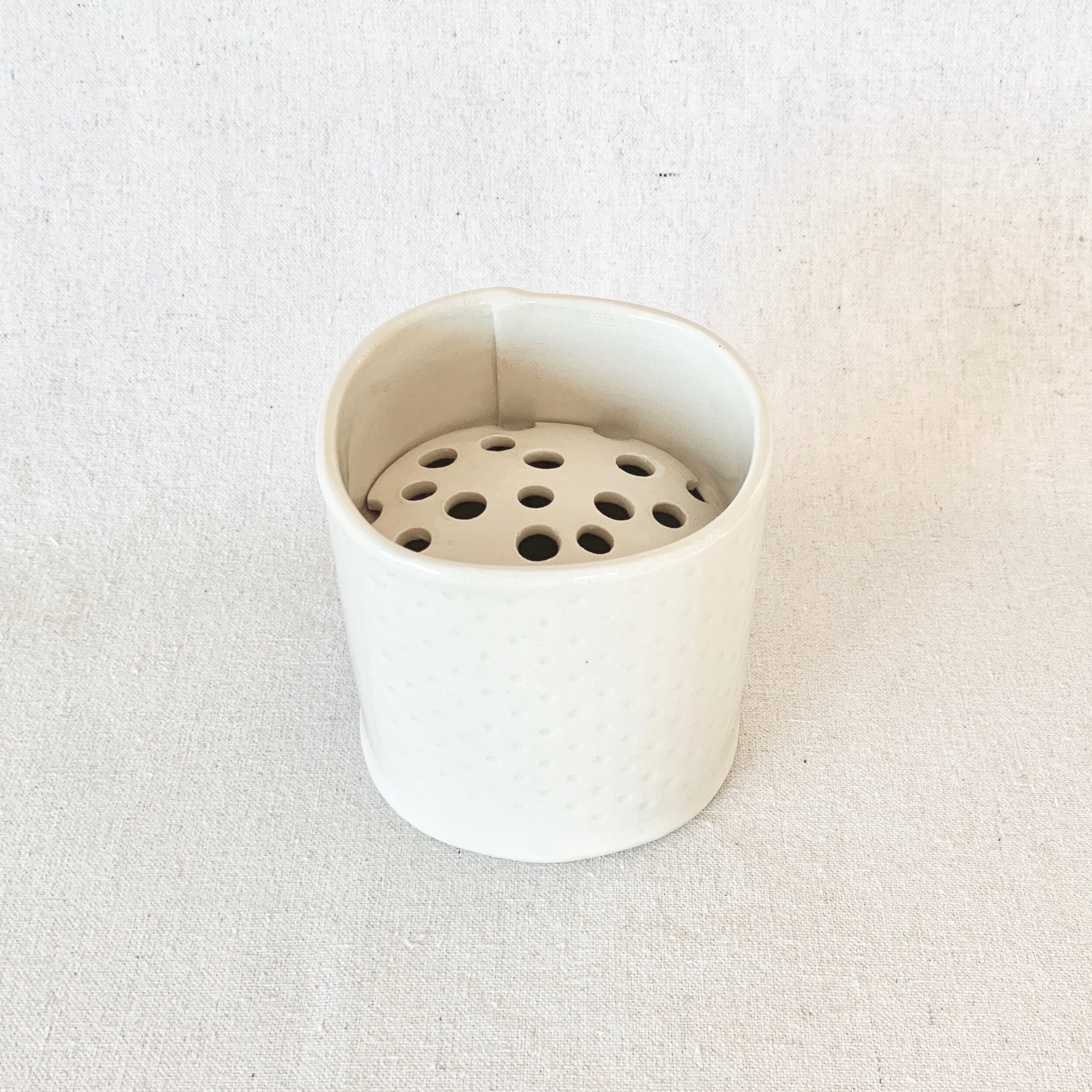 seamed vase with removable frog