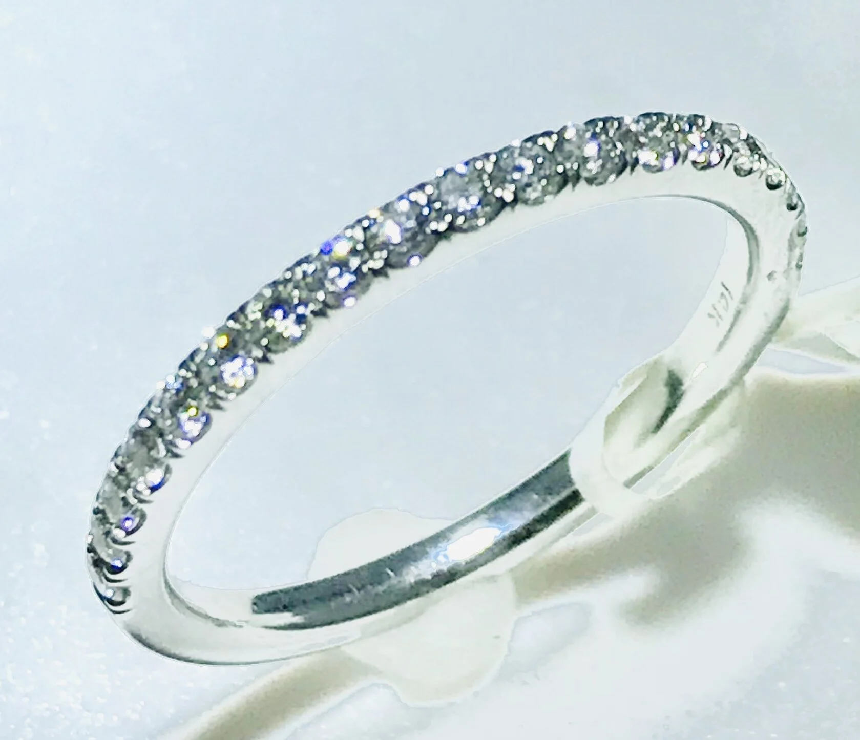 E891D979-84D7-414D-8982-90A1A276866F