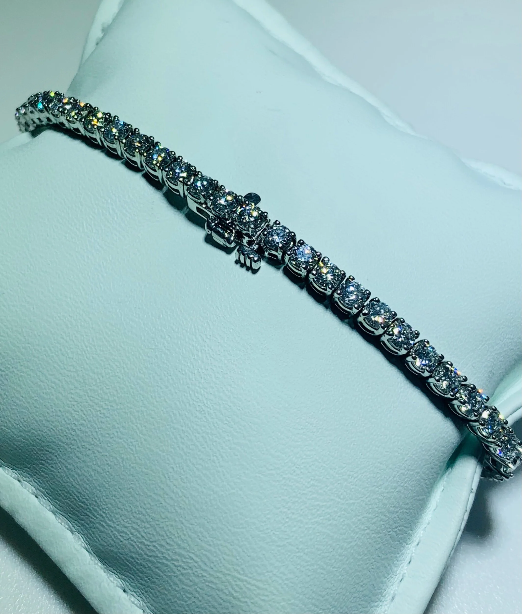 80A95C15-298E-4165-AB2C-35EFB741D155