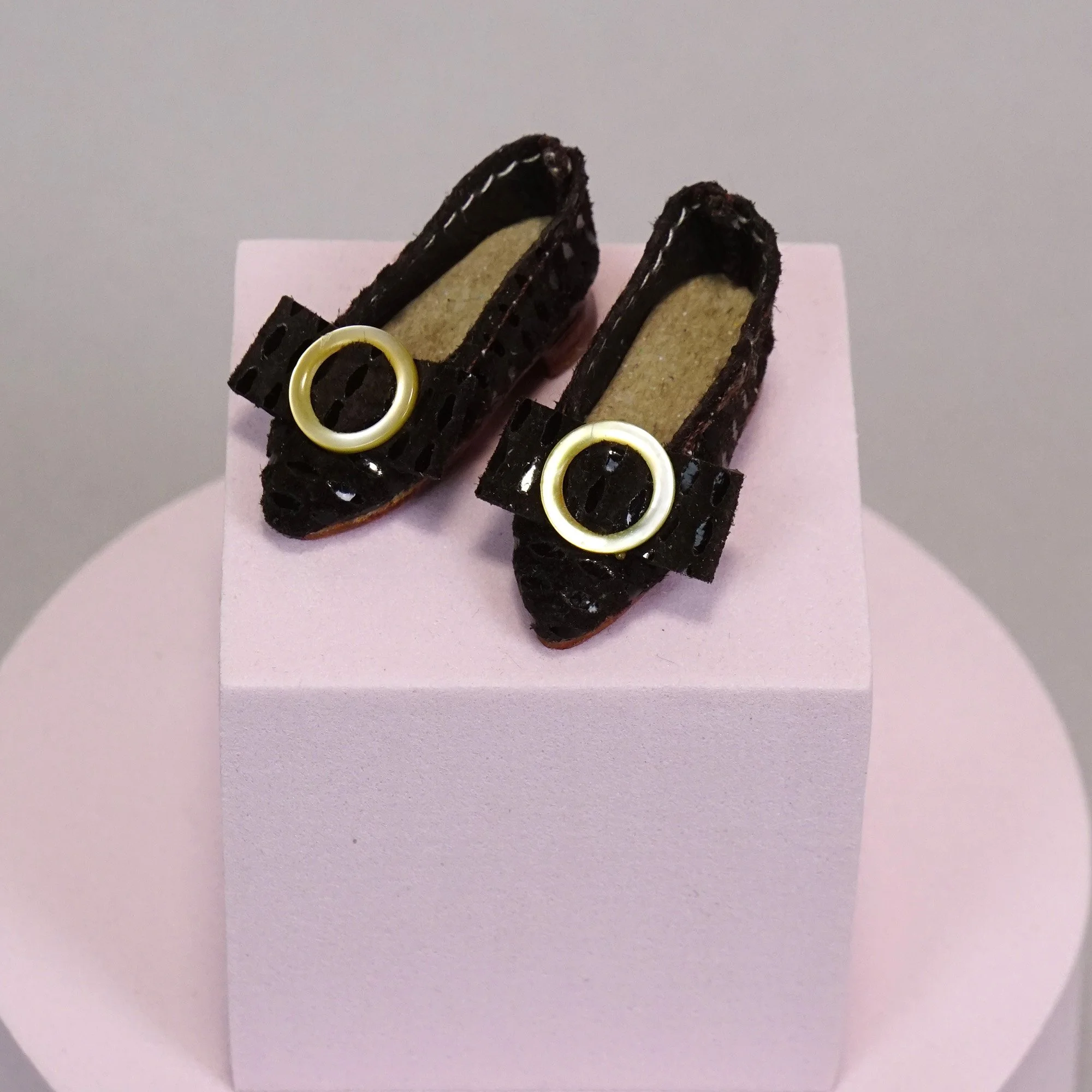 Shoe-117-a.JPG