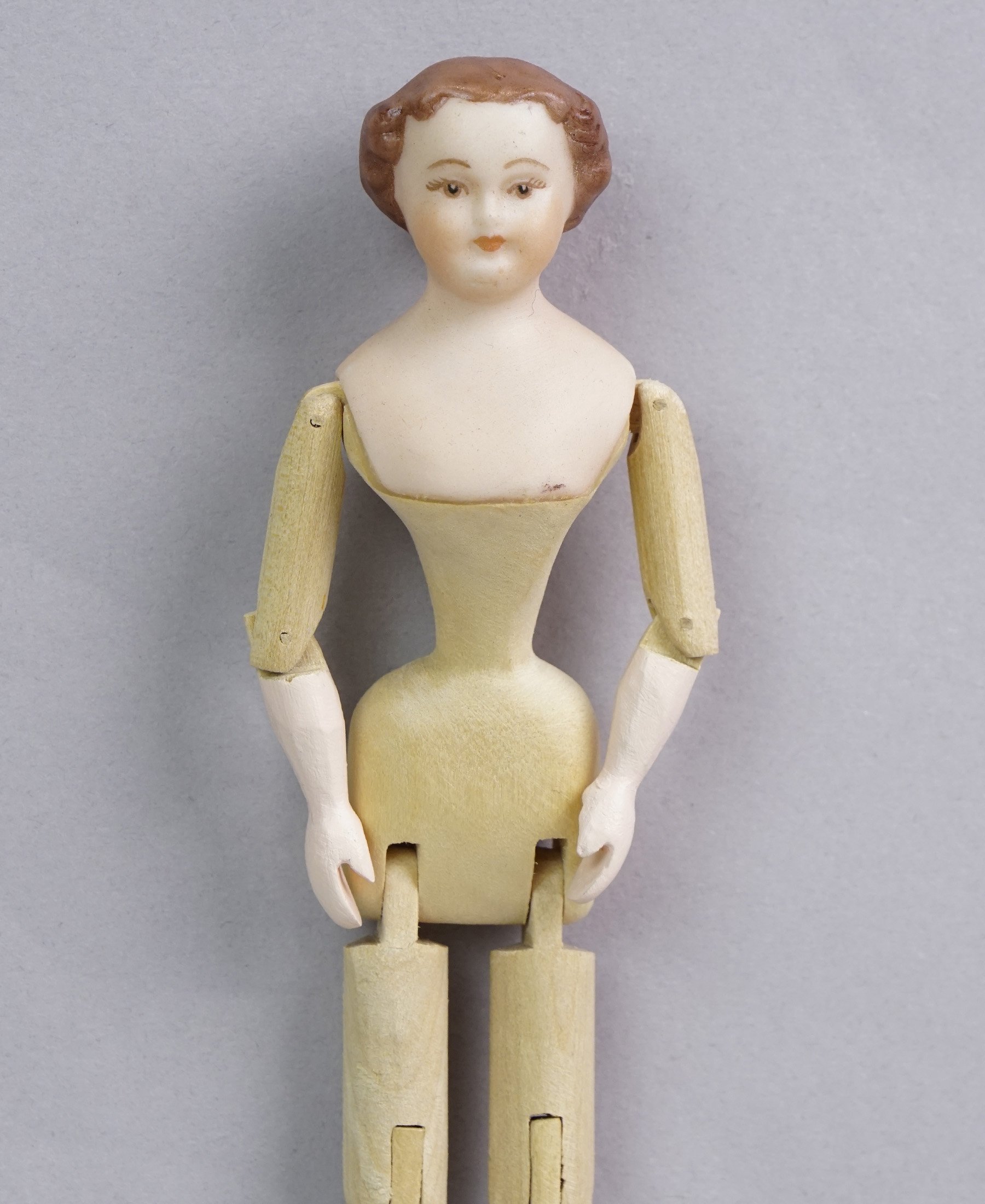 Wooden-04-b.JPG