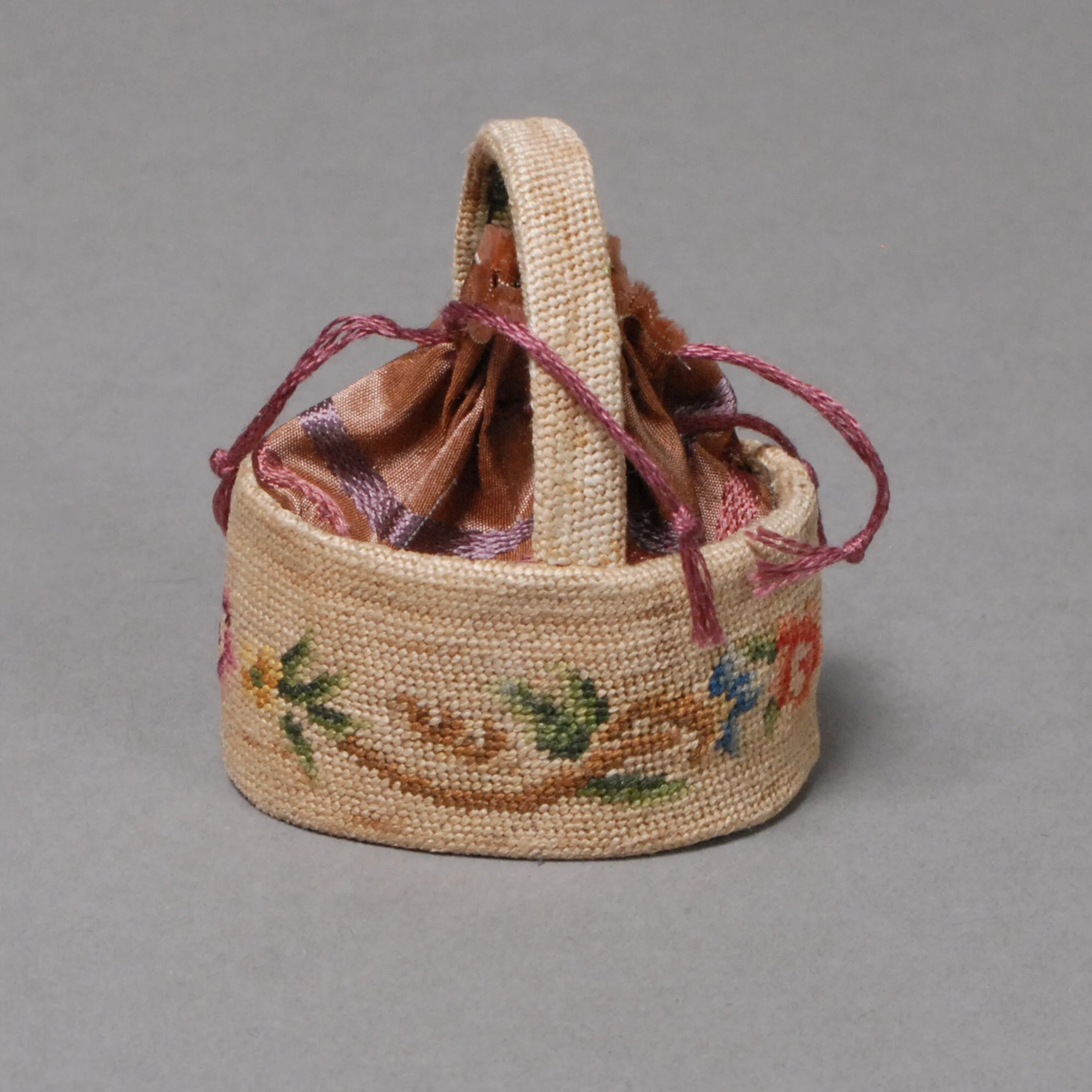 Sewing-Basket -3-Ecru-c.JPG