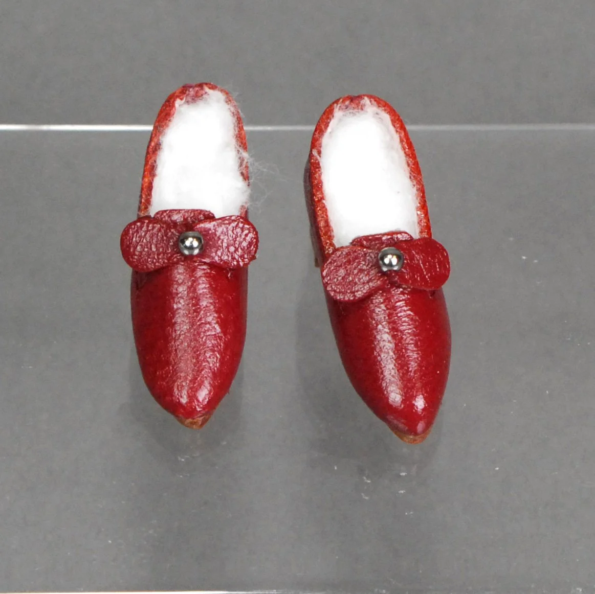 Red-Bow-Heel-Shoe-a.JPG