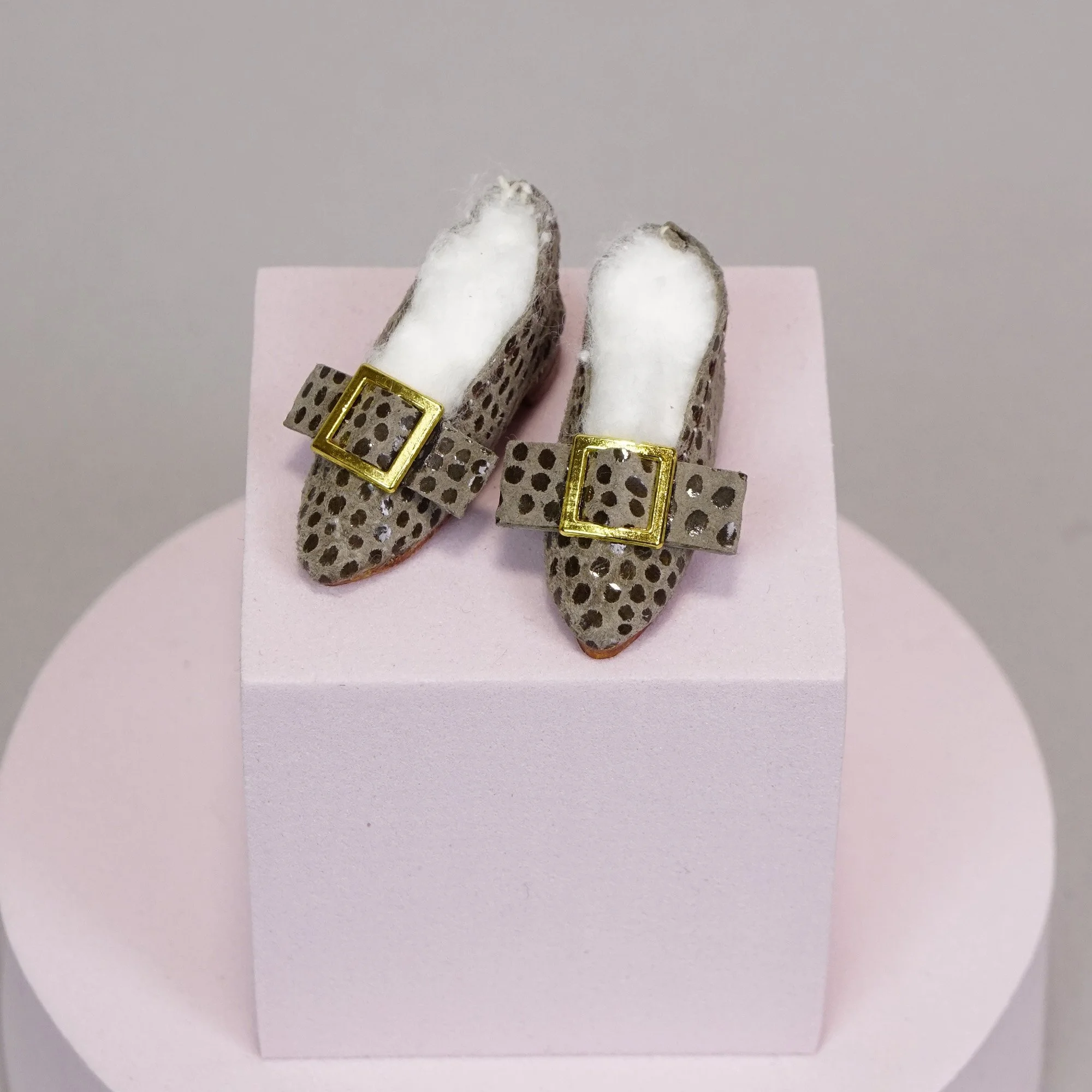 Shoe-125-a.JPG