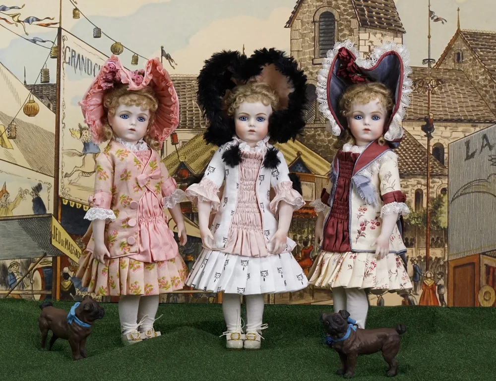 poupée parisienne ancienne antique fashion doll mouchoir miniature no