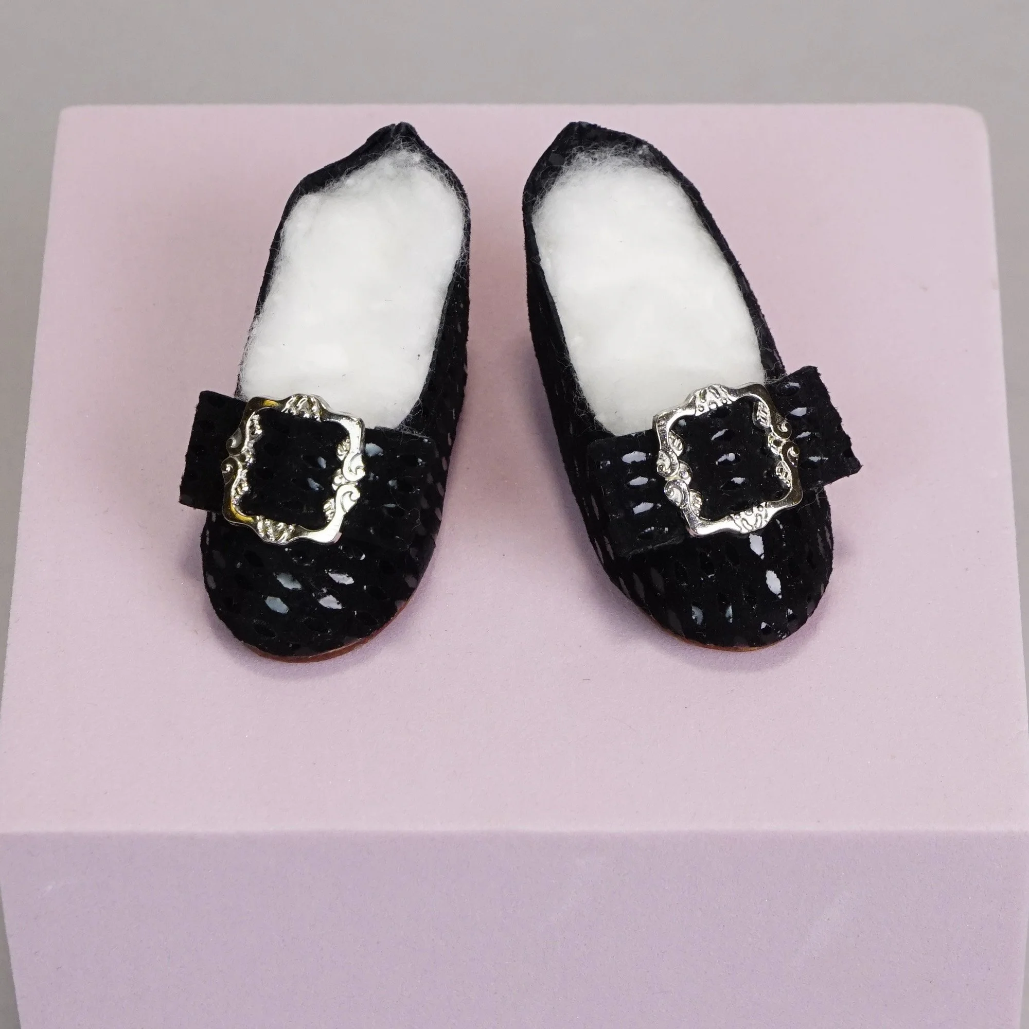 Shoe-102-a.JPG