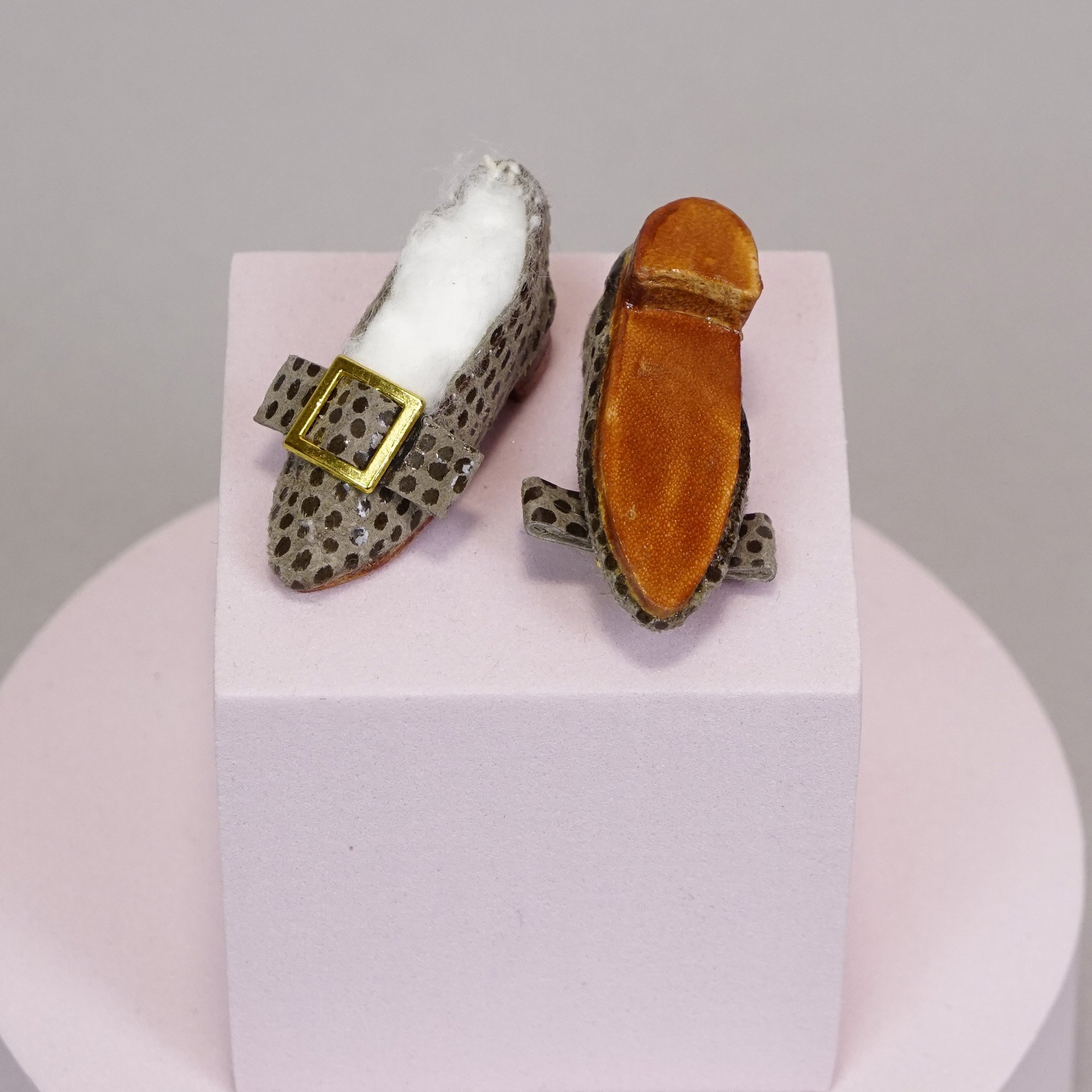 Shoe-125-b.JPG