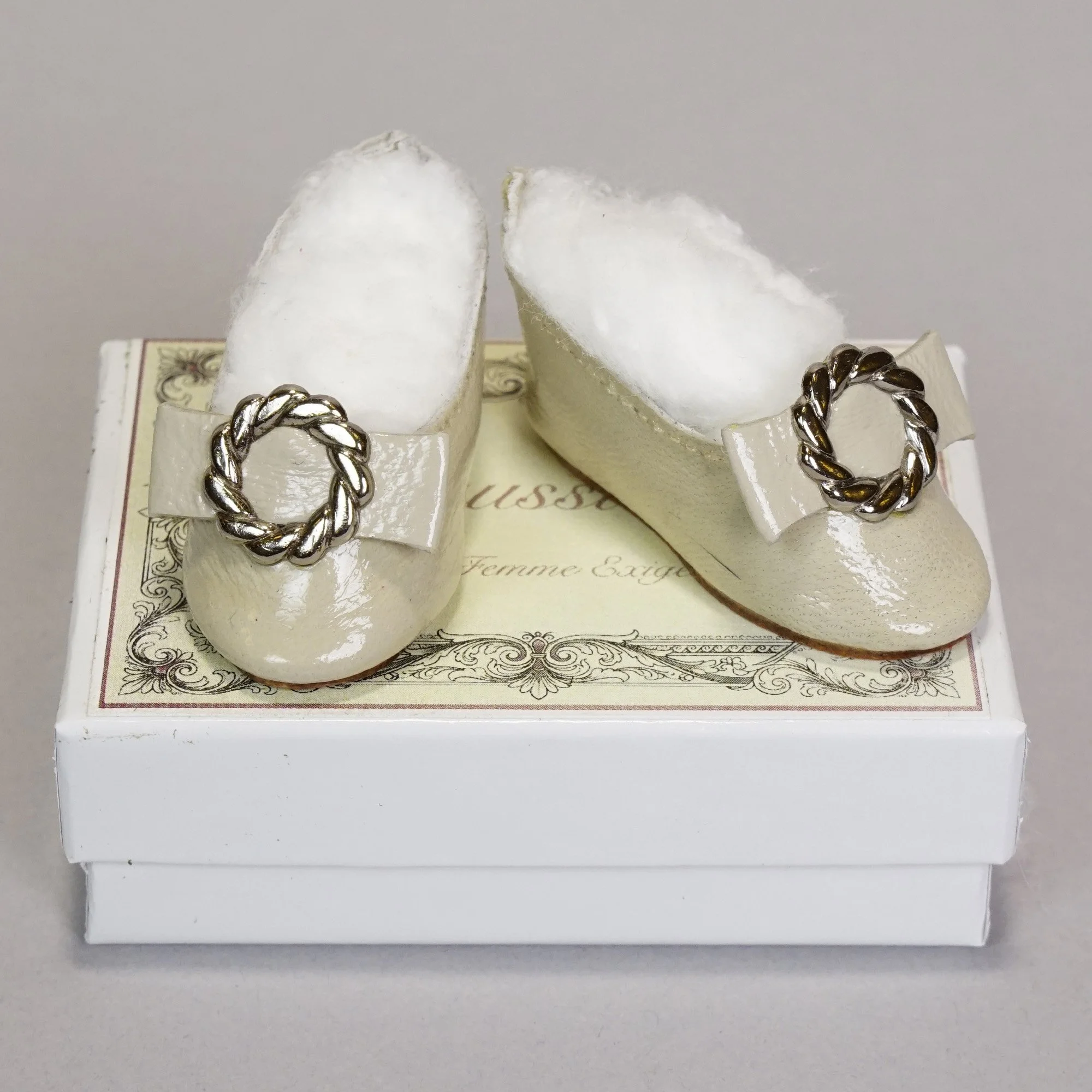 Shoe-103-a.JPG