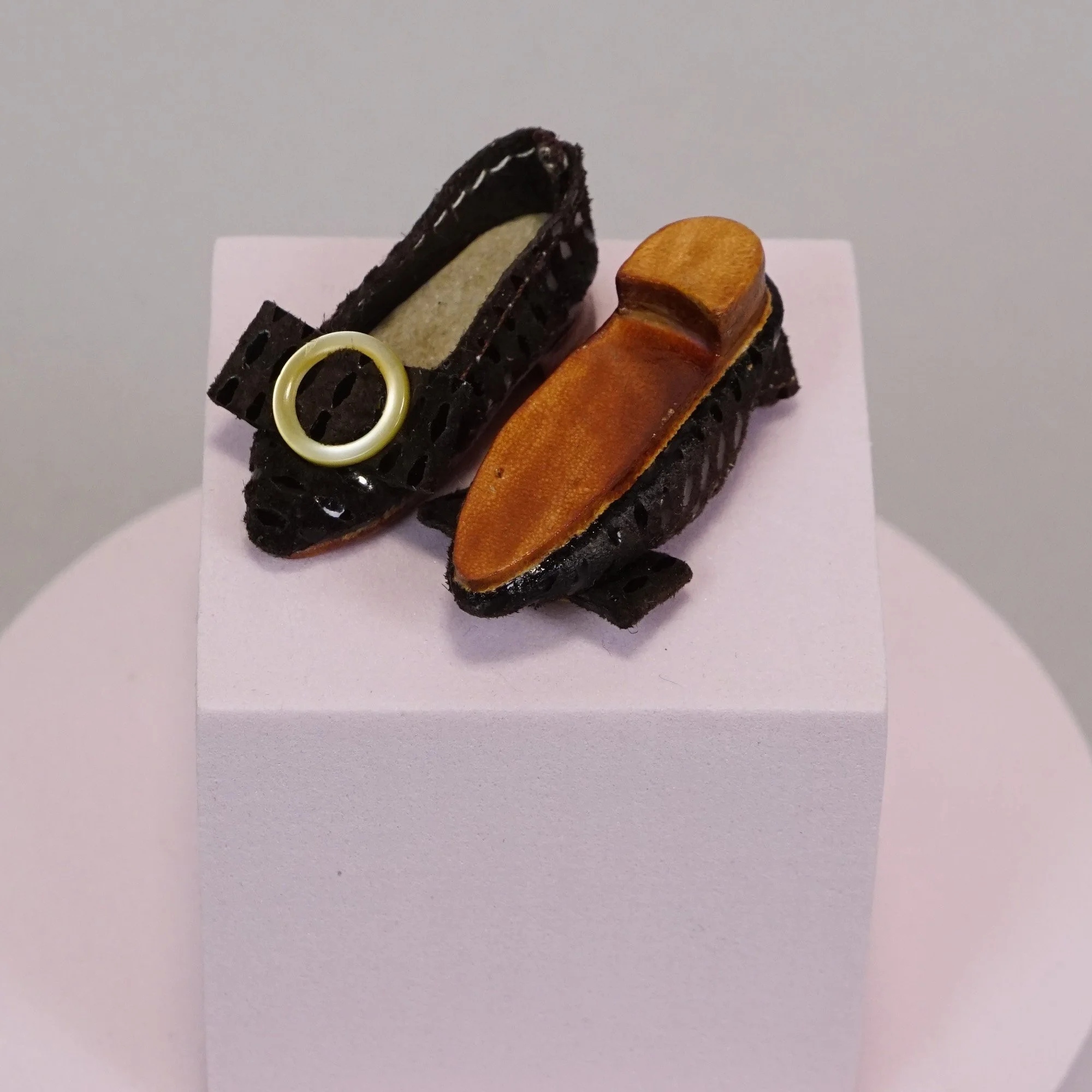Shoe-117-b.JPG
