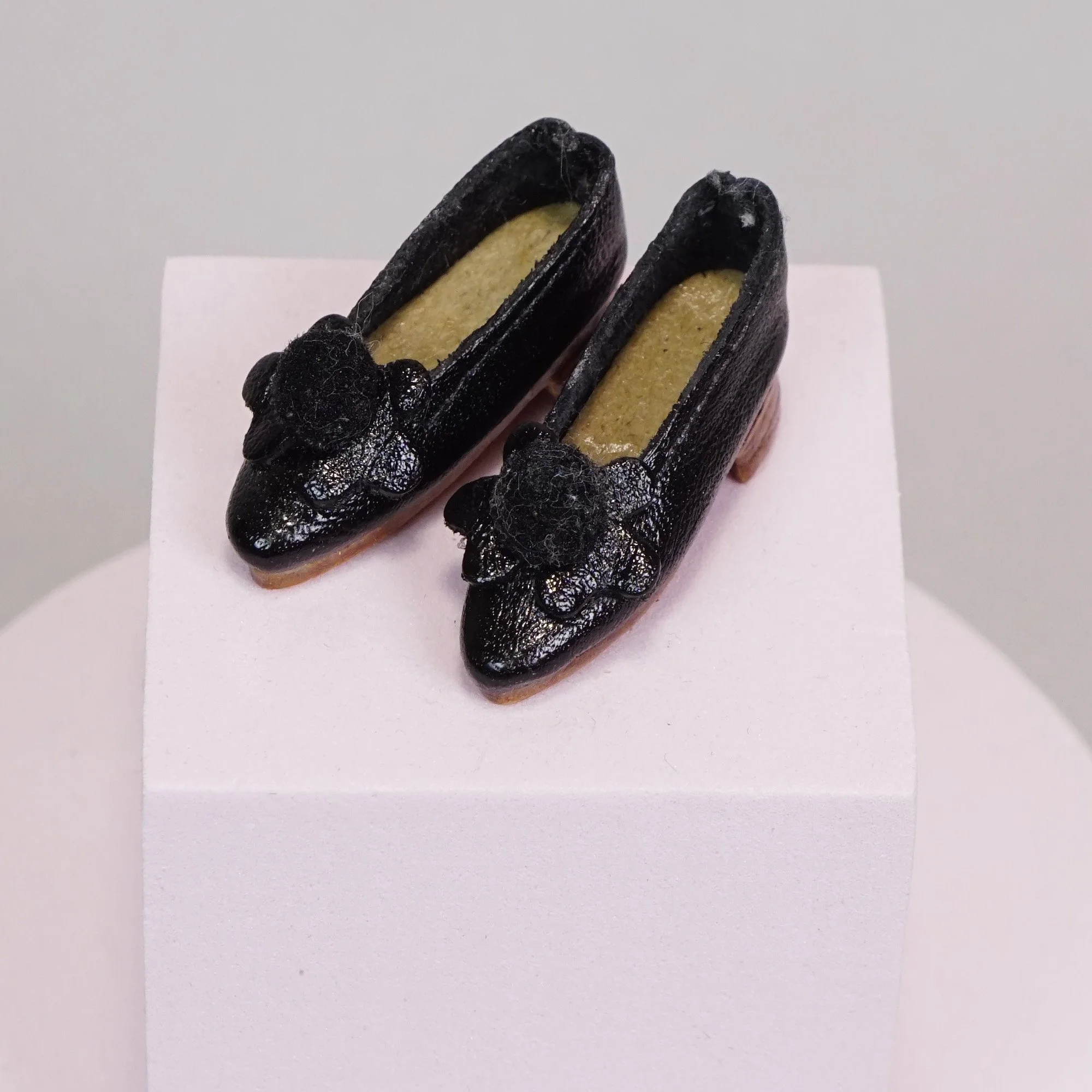 Shoe-122-a.JPG