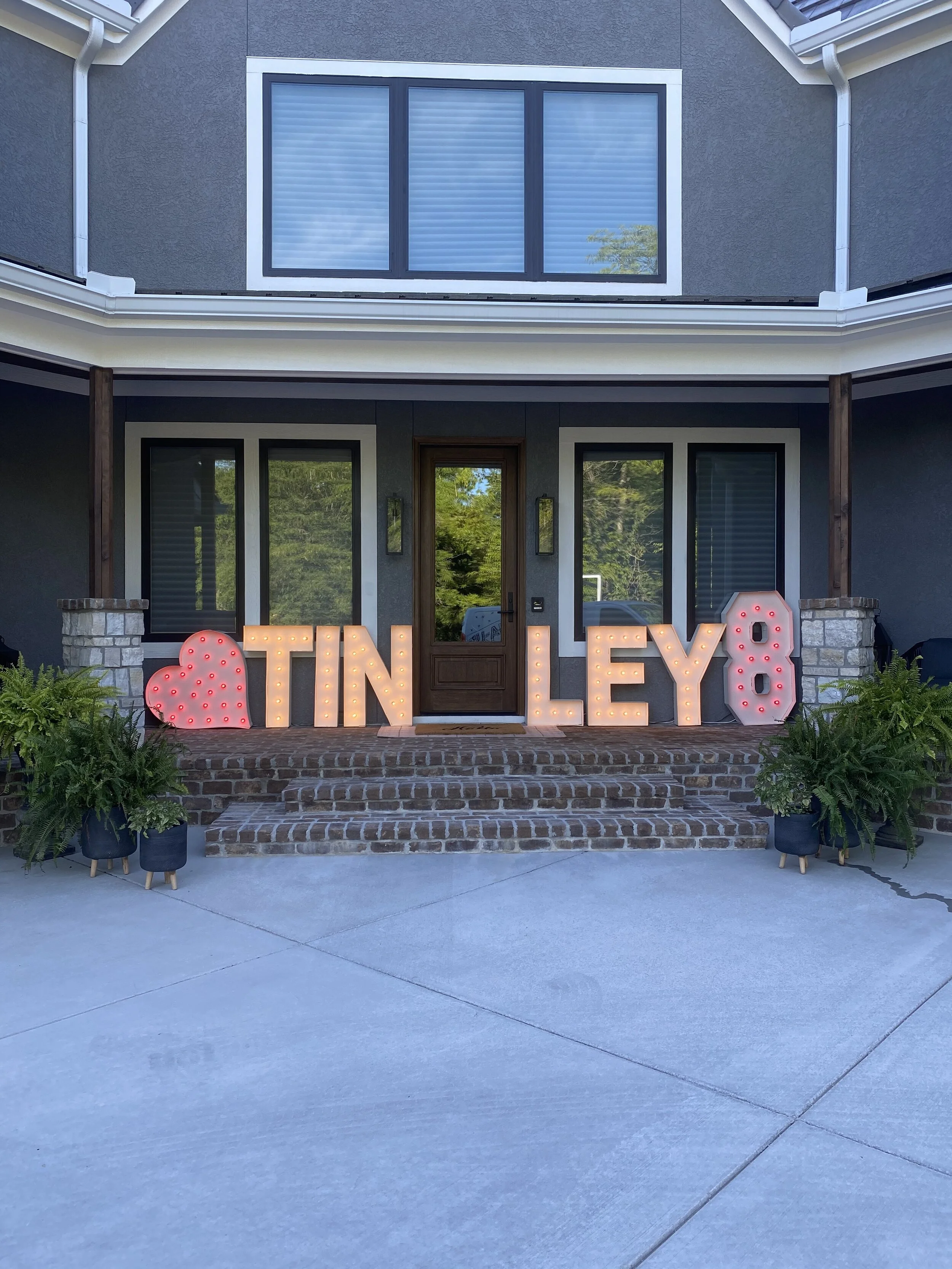 Tinleyis8_alphalitkc.jpg