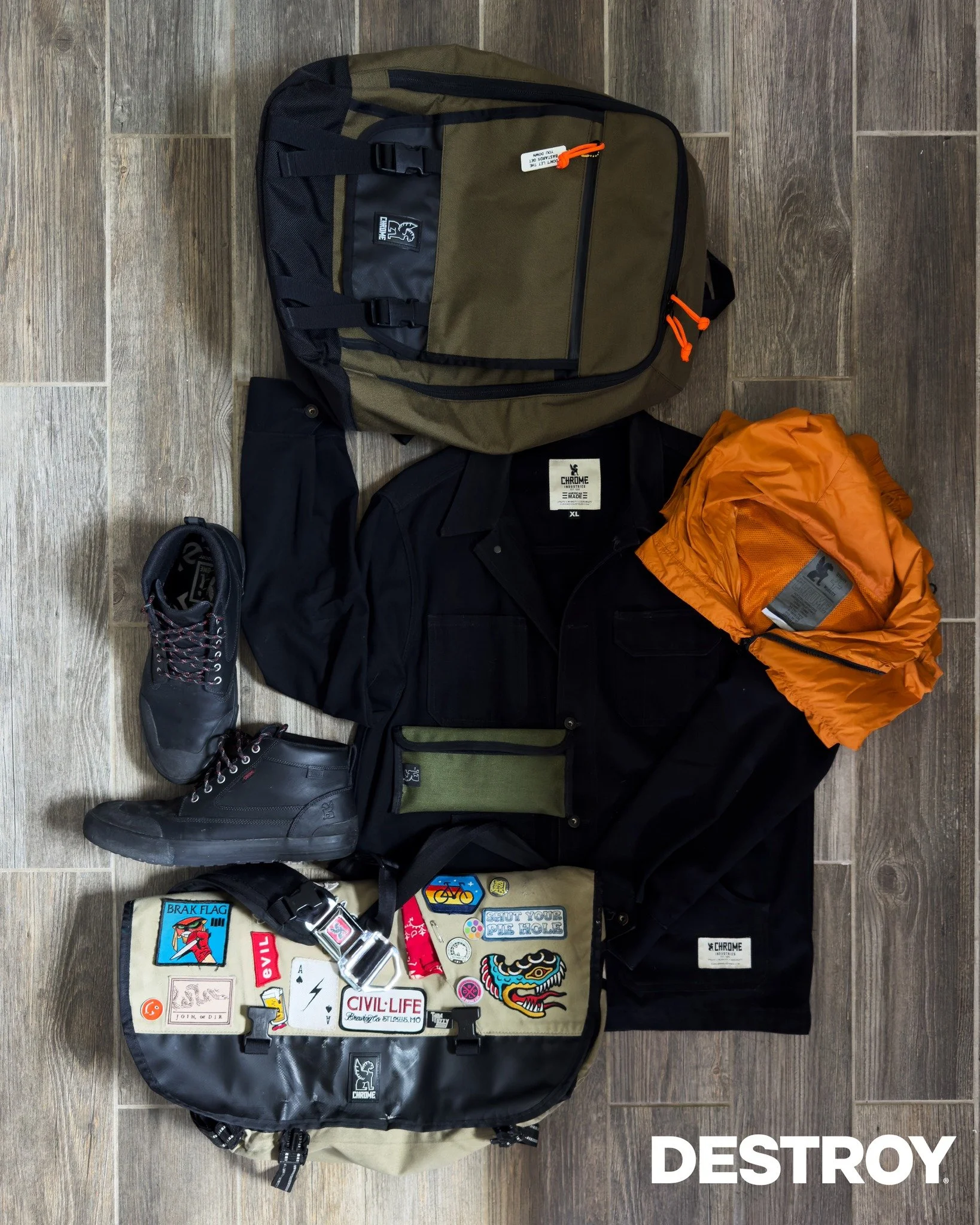 Things we love.

On Wednesdays we will share things we love and things we hate.

Today we are giving a shoutout to one of our creative director's favorite brands @chrome_industries 

Their bags and gear travel with @1313rif  pretty much daily, and ha