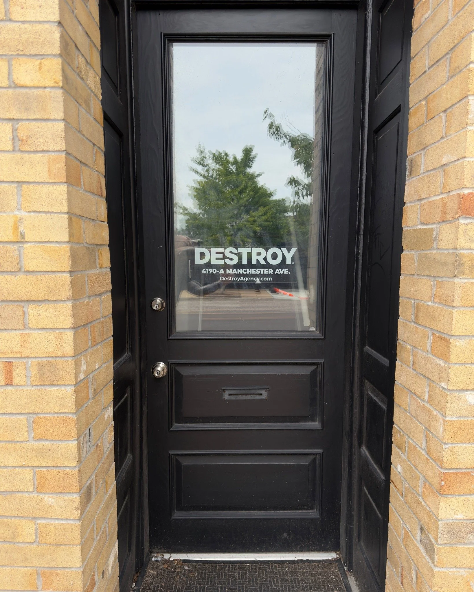 If you haven't come by yet, here is a peak at DESTROY's new digs.

#destroy #destroyagency #practicallydangerous  #agencylife