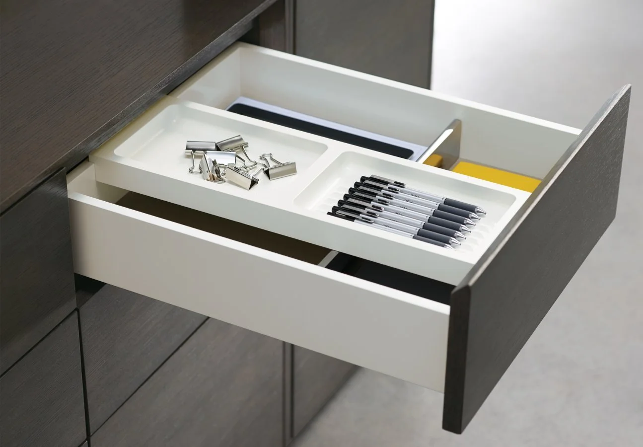 merino-casegood-drawer-g03-carbon-rift-cut-oak-veneer-s8004-cloud-paint-drawer_lg_resize_f360c3a20cf19c9cafd118874998c290.jpg