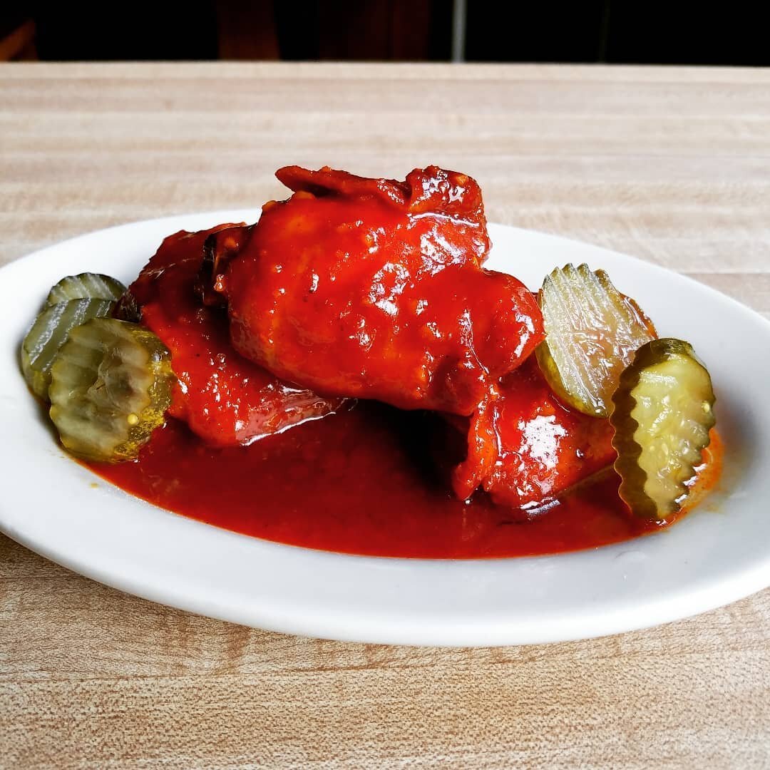 Oooh yeah! Crispy nashville hot chicken thighs!  Who wants some of that?

#hvrestaurants #kingstonny #foodporn #takeoutfood #hotchicken