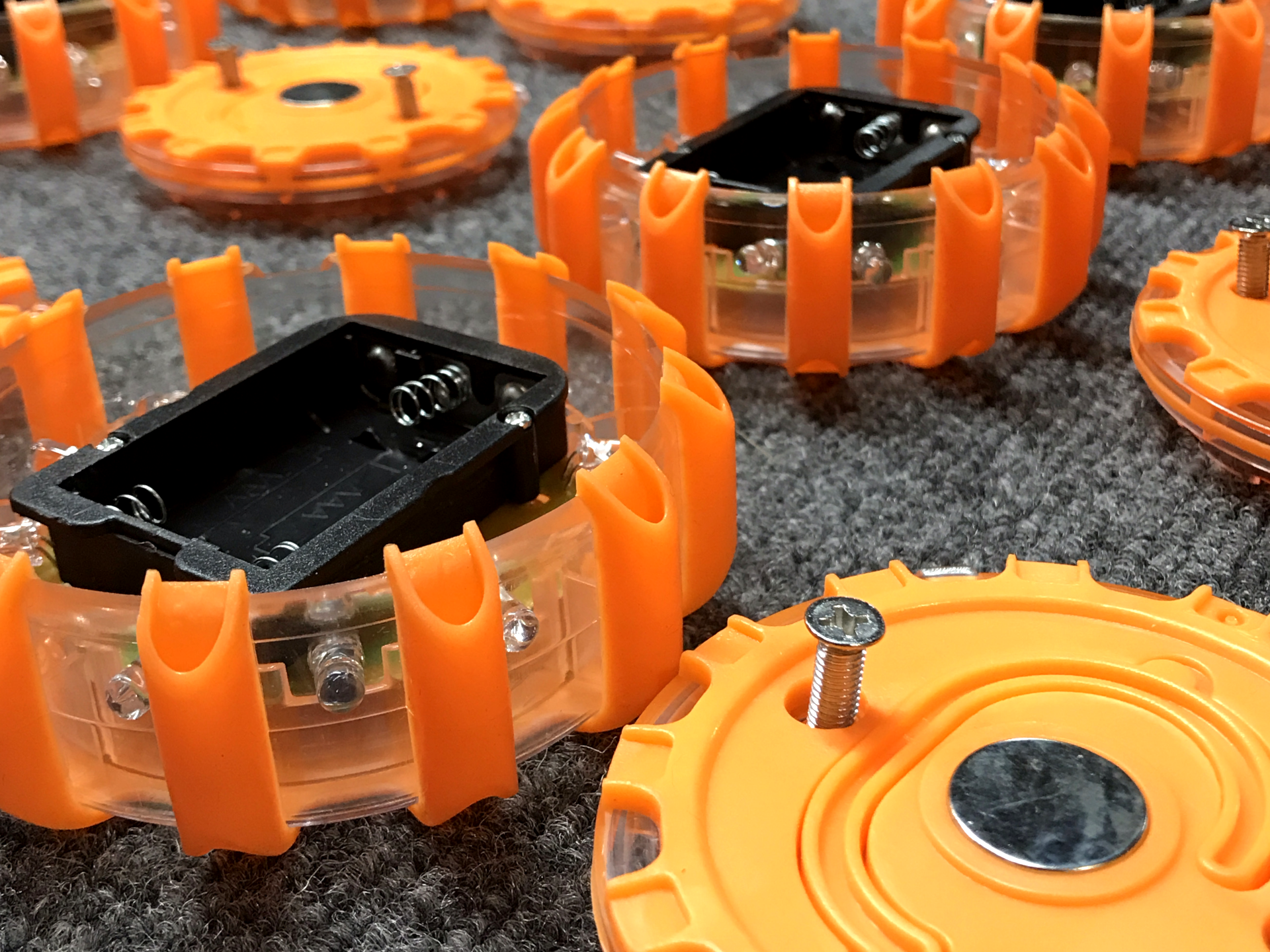 Warnblitzleuchte FLARE, orange, gelbe LEDs Batteriebetrieben - Scheureder  PROTECT YOU, TO RESCUE!
