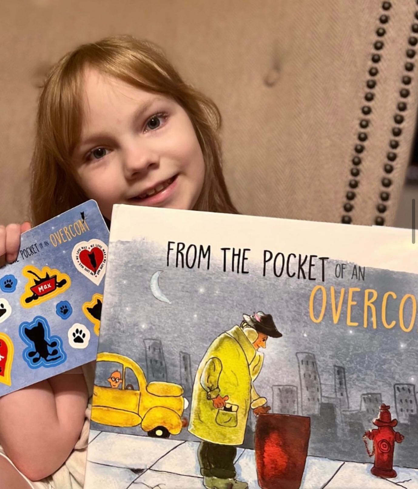 Love seeing our happy #MaxBuckles fans 😃📚 Thank you @startraci for sharing this wonderful photo of Aslyn ☺️ #maxbucklesbooks #readshareenjoymax #fromthepocketofanovercoat