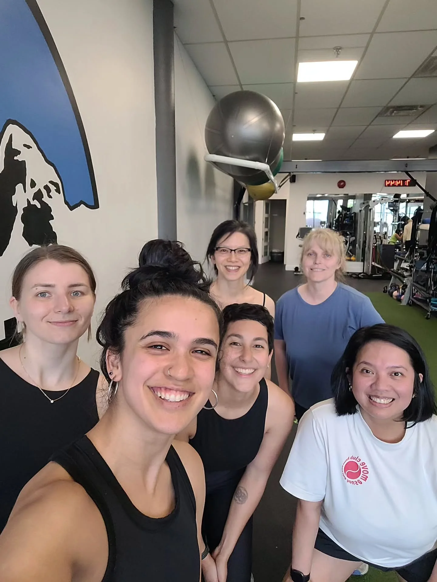 Still thinking about this group community workout from last weekend with a handful of the incredible women in our workout community 💫

It was my first time getting to train alongside women I have the privilege of supporting in their fitness journeys