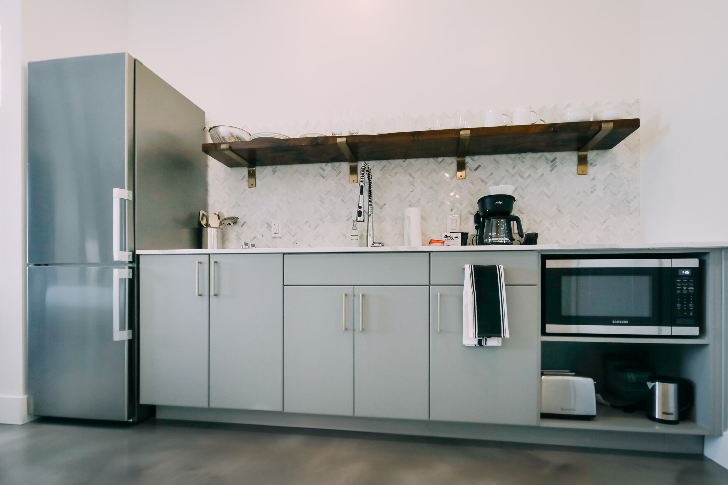kitchenette with full-sized fridge, microwave, dishware