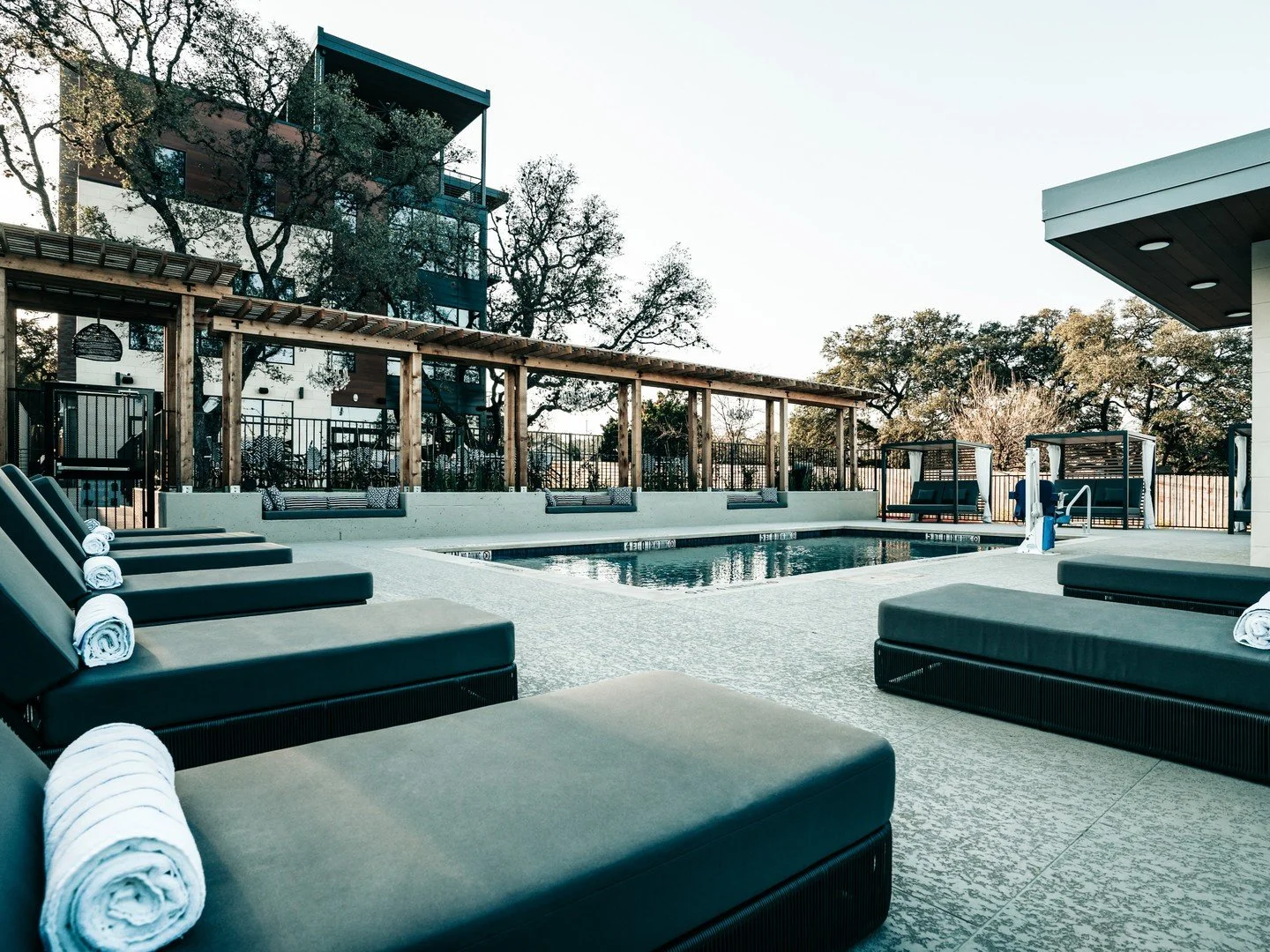 Warmer days invite an easy kind of escape, where the pool becomes the destination, and time stretches just a little longer. A refreshing dip and a chilled cocktail make for a day that feels perfectly unhurried.